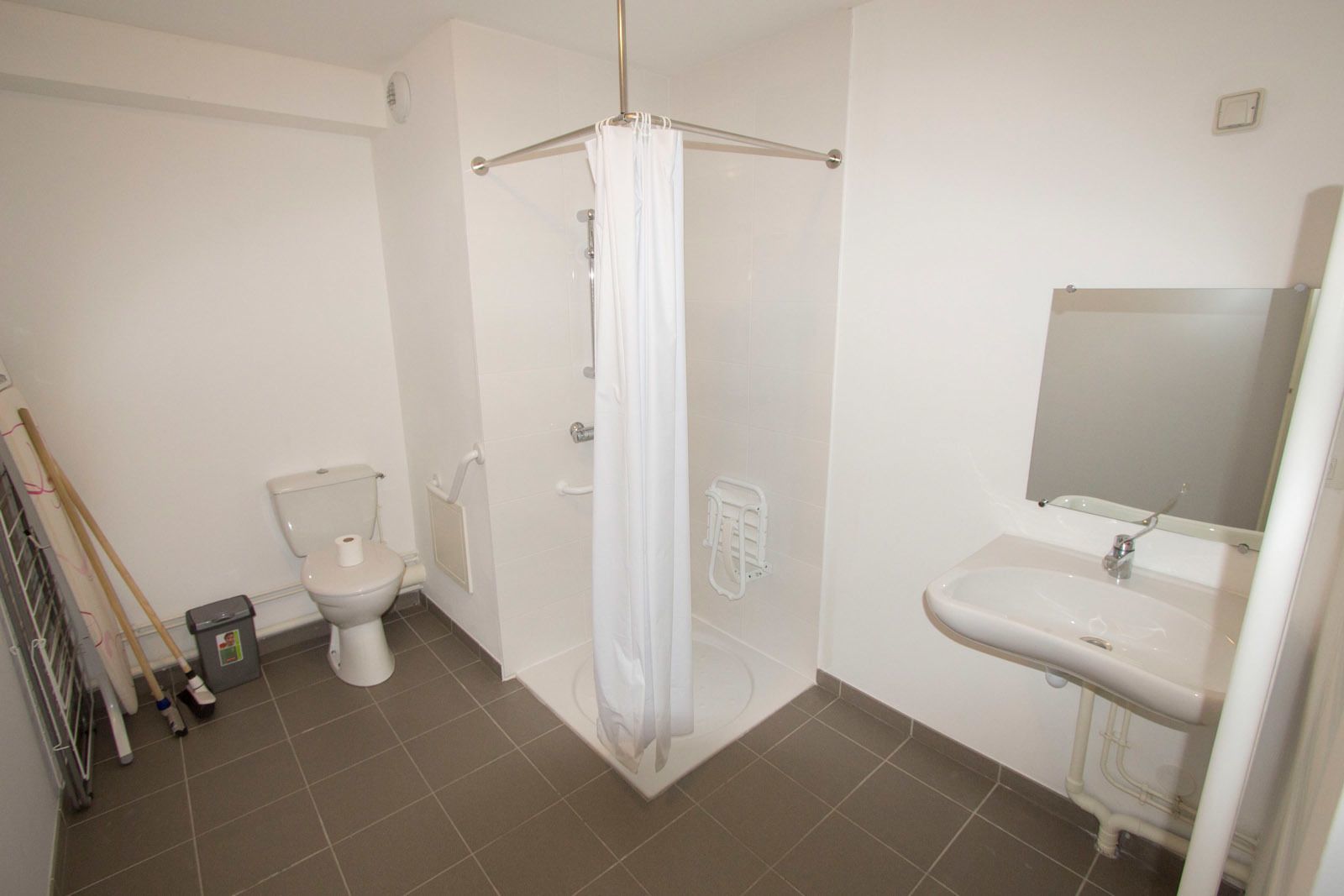 Suite for 2 people, adapted to people with a disability