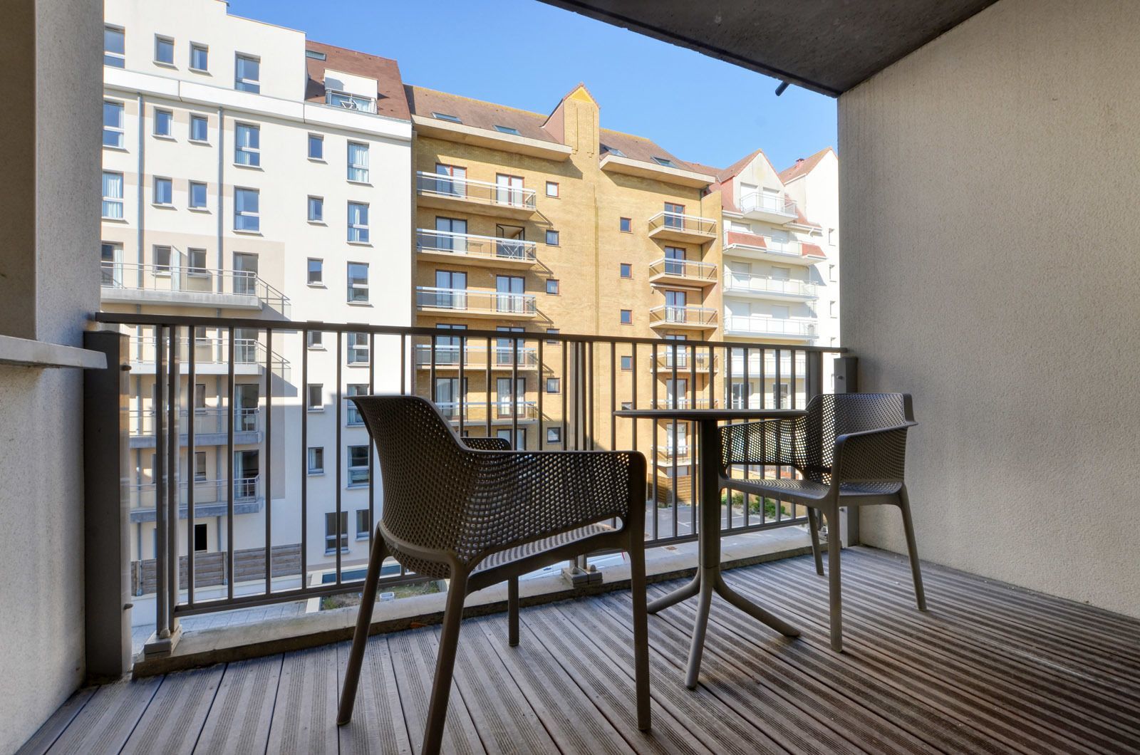 Apartment for 6 people (4 adults - 2 children) with balcony