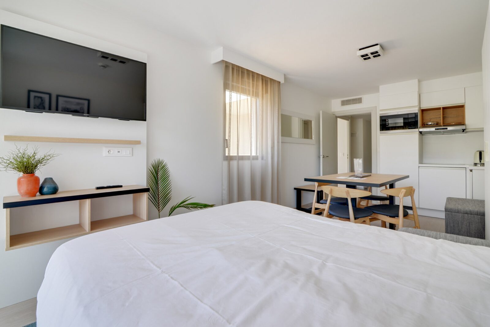 Nieuwe standaard suite voor 4 personen met tweepersoonsbed en zetelbed