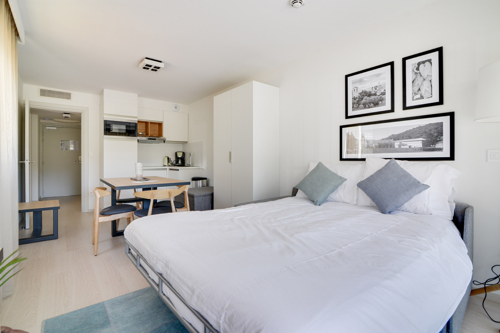 new-standard-suite-for-4-people-with-double-bed-and-sofa-bed