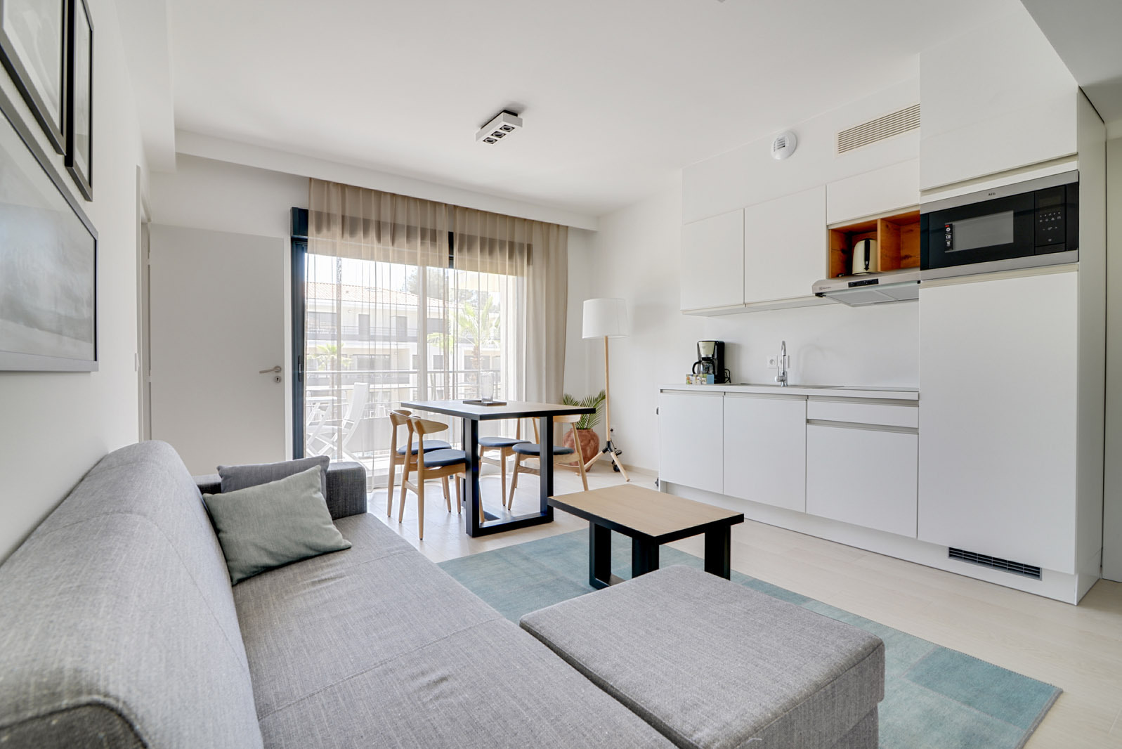 new-deluxe-suite-for-4-people-with-2-bedrooms-double-bed-and-single-beds