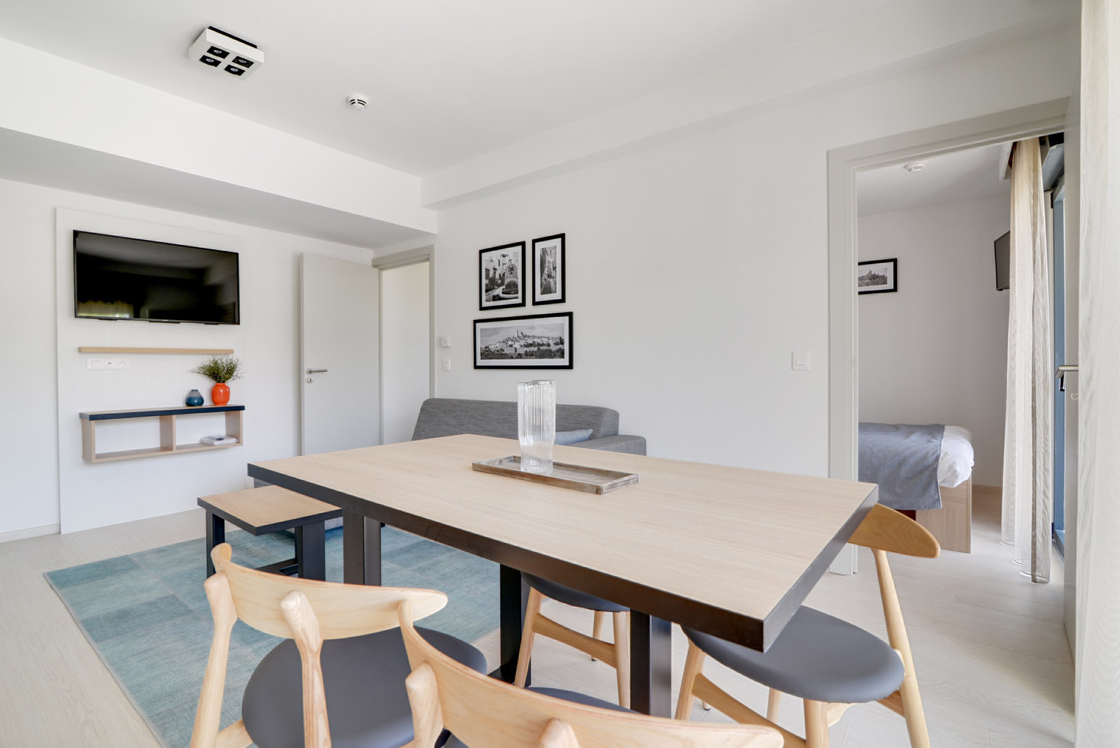 new-deluxe-suite-for-4-people-with-2-bedrooms-double-bed-and-single-beds