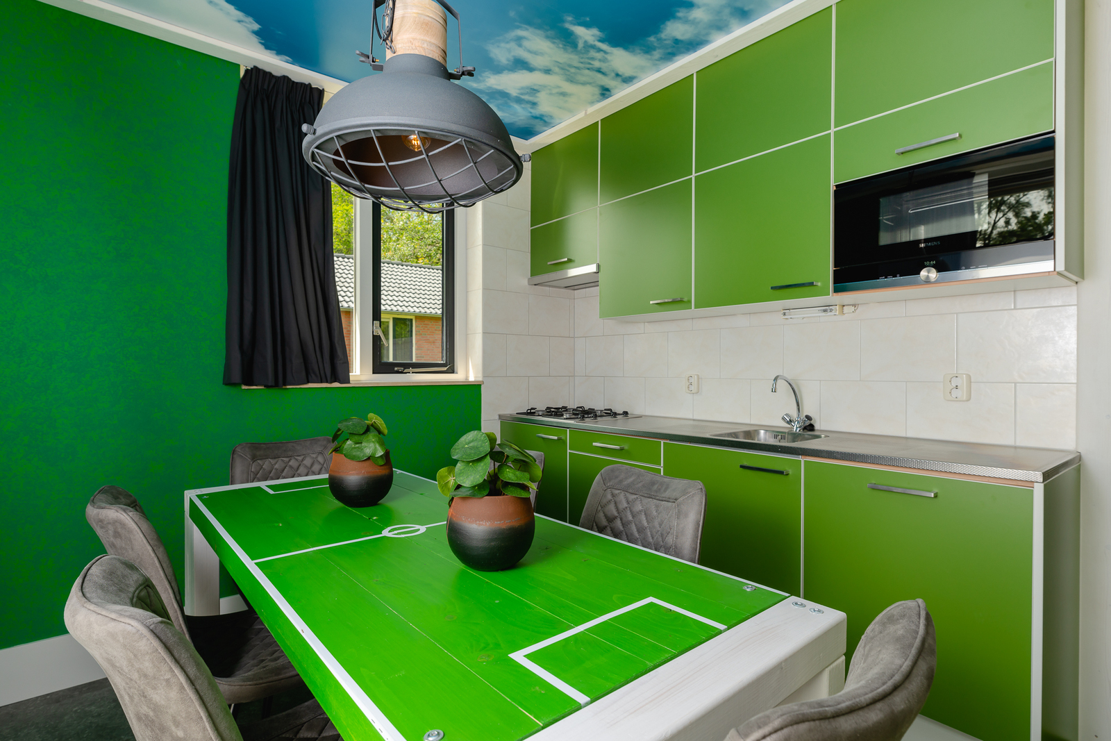 child-bungalow-fc-molke-stadium-6-people