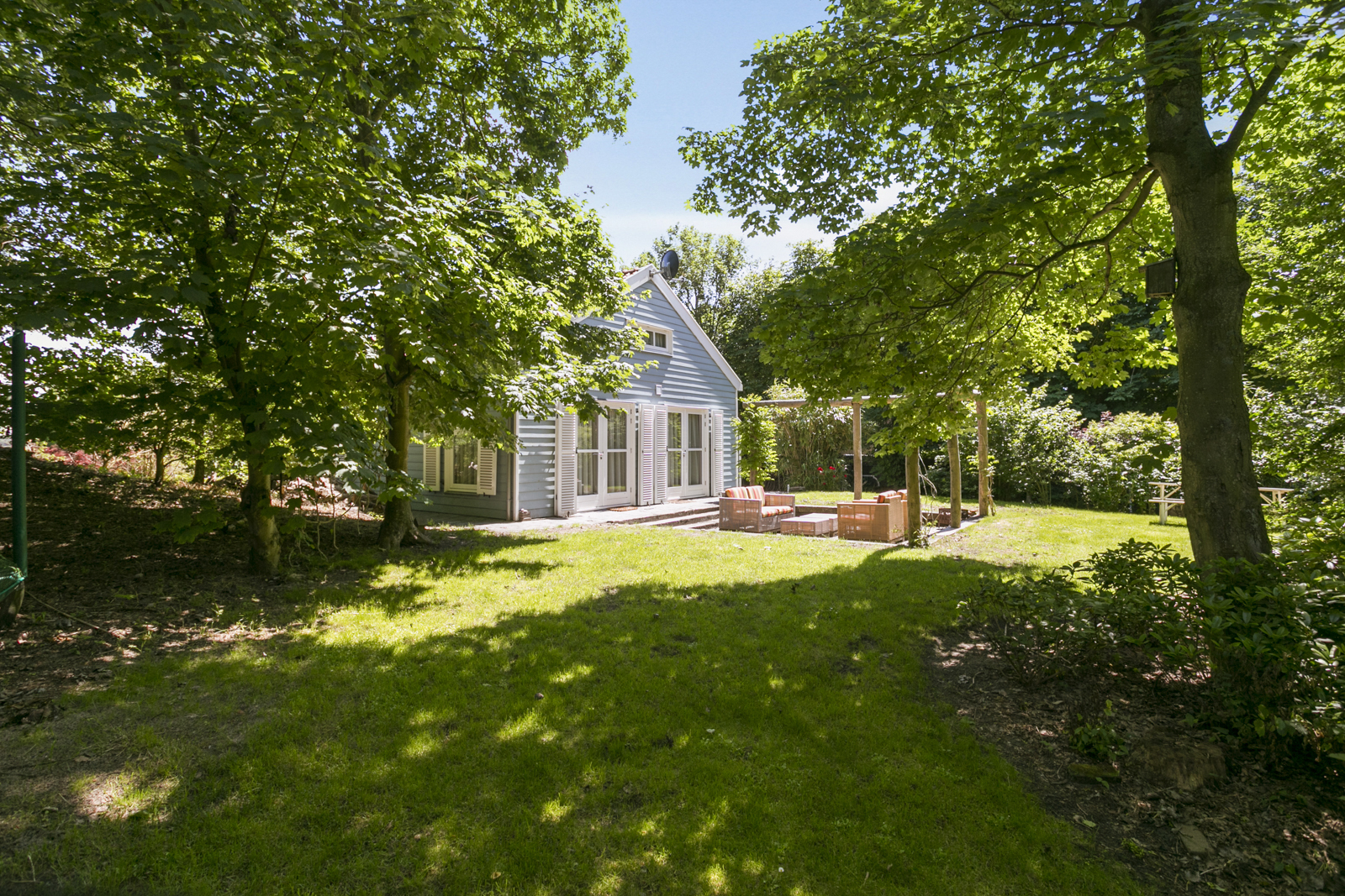 Luxuriöses Ferienhaus mit weitem Blick, angrenzend an ein Naturschutzgebiet, Strand und Dünen in Gehweite.