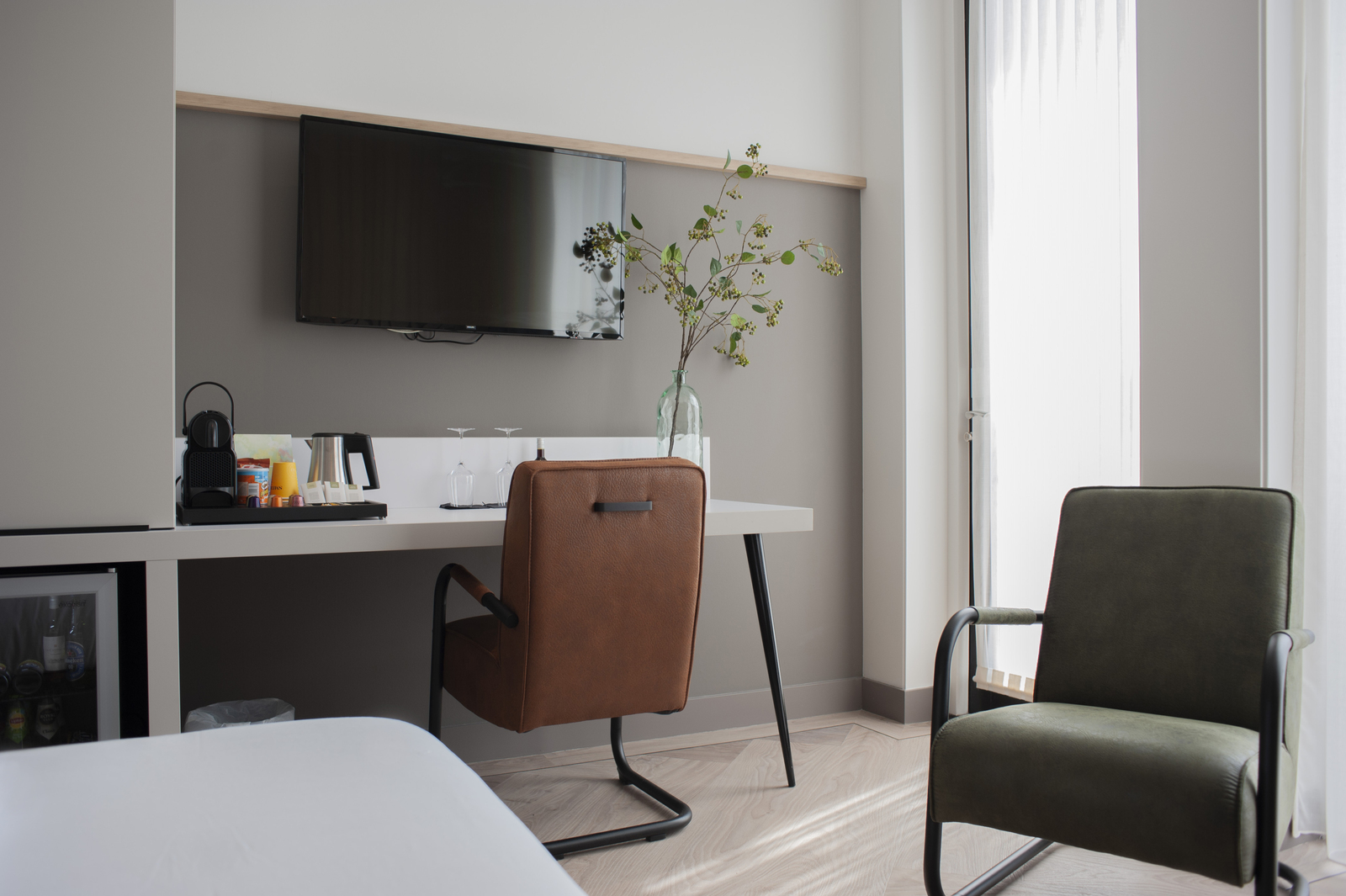 Luxuriöses Hotelzimmer für 4 Personen im De Boshoek auf der Veluwe, mit Klimaanlage, Nespresso-Maschine und Blick auf die Wiesen. Buchen Sie Ihren nachhaltigen Urlaub!