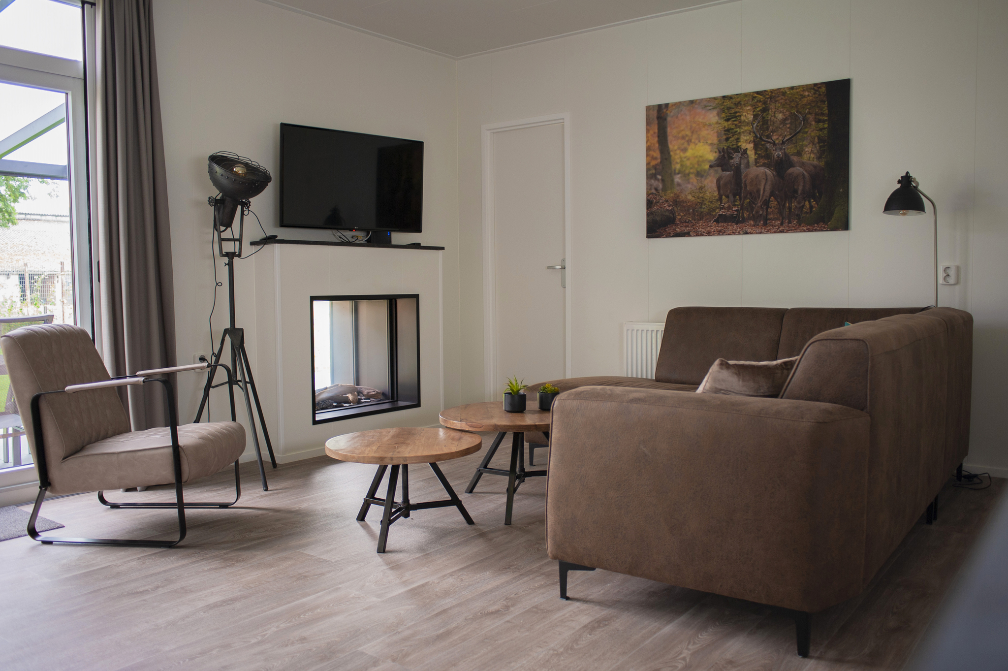 Luxuriöse Veluwe Villa für 12 Personen mit zwei Villen und einer Finnischen Grillhütte. Ideal für Gruppenurlaube, mit überdachten Terrassen und wunderschönem Ausblick.