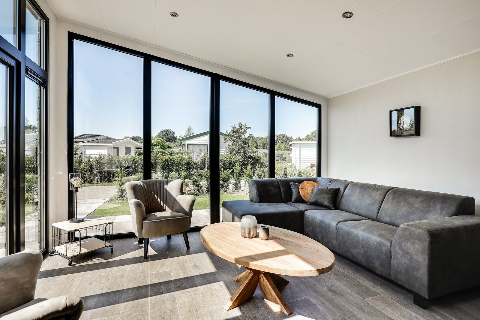 Lodge (without TV): six-person, three bedrooms