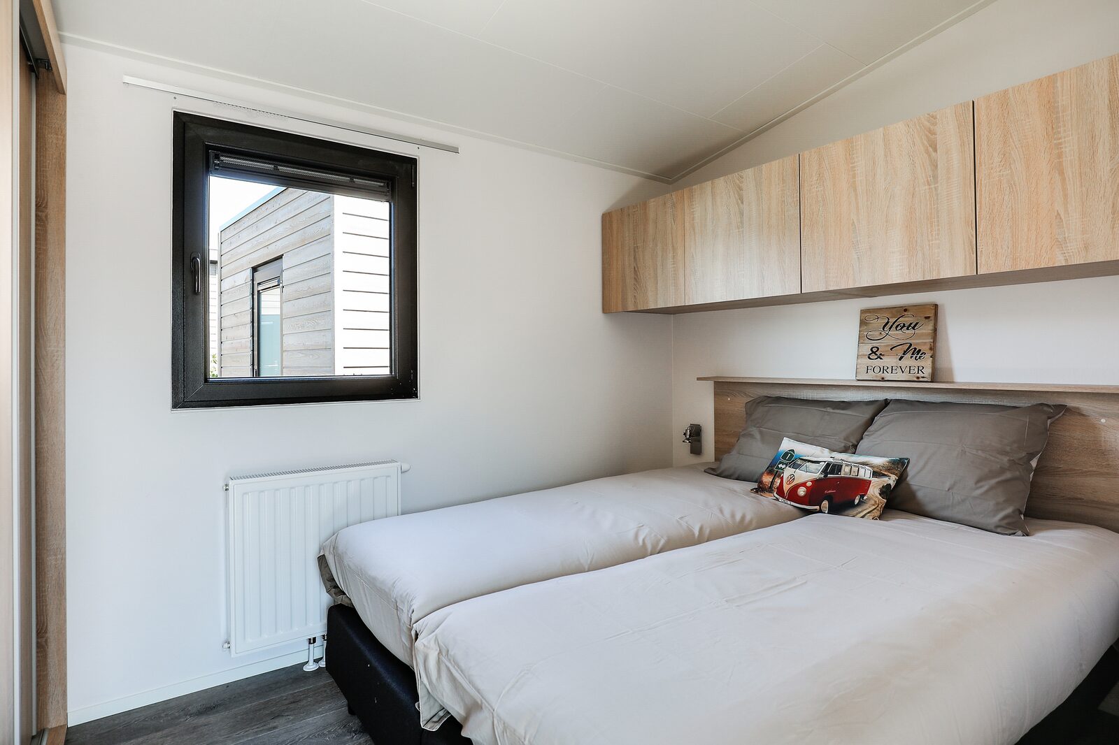 Lodge (without TV): six-person, three bedrooms