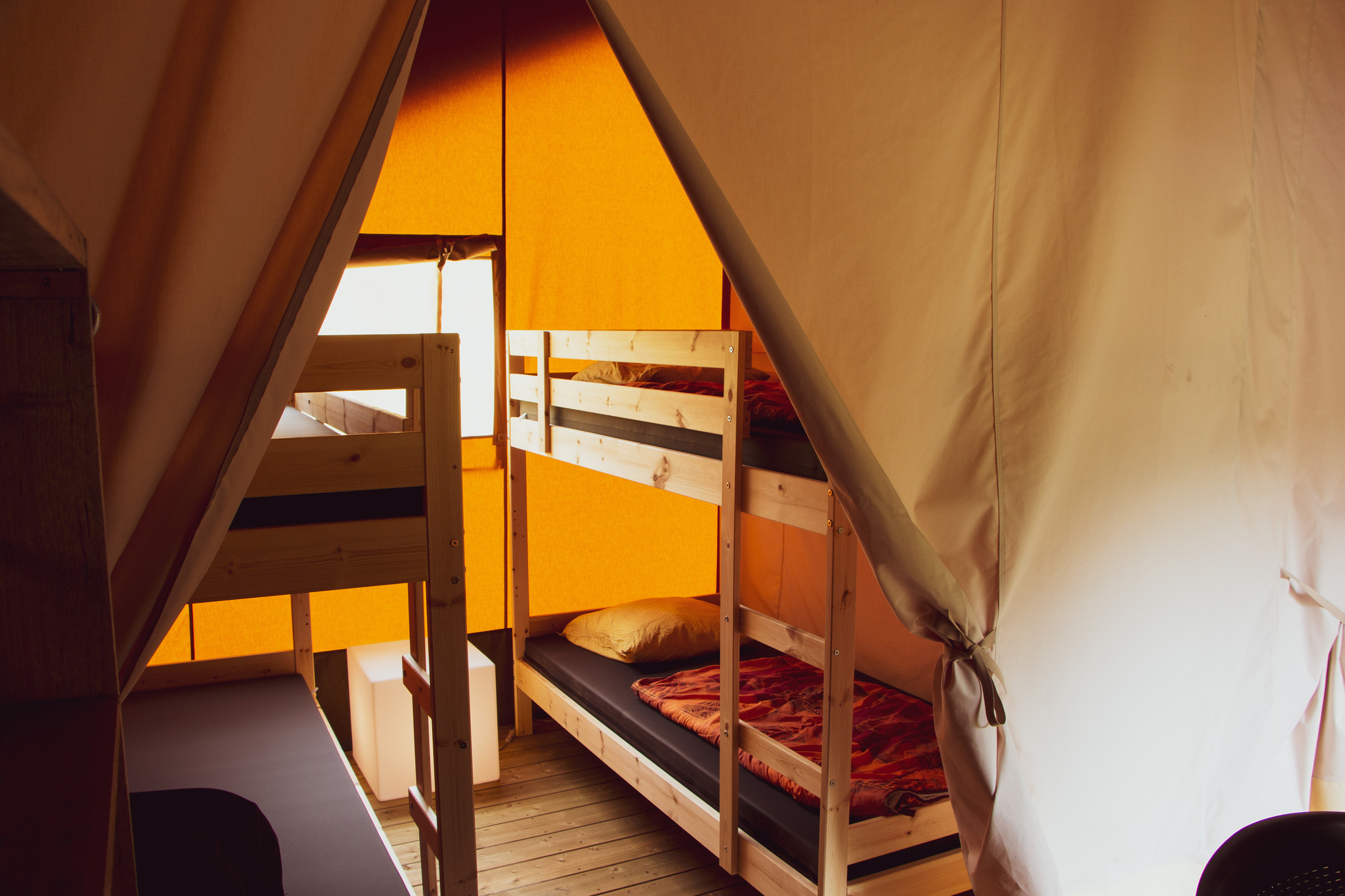 safari-tent-6-person-with-bathroom