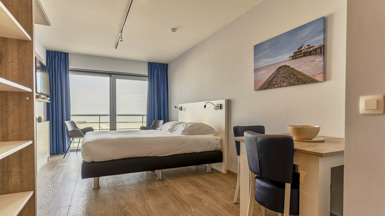 Essential Suite - 2p | Double bed | Partial sea view
