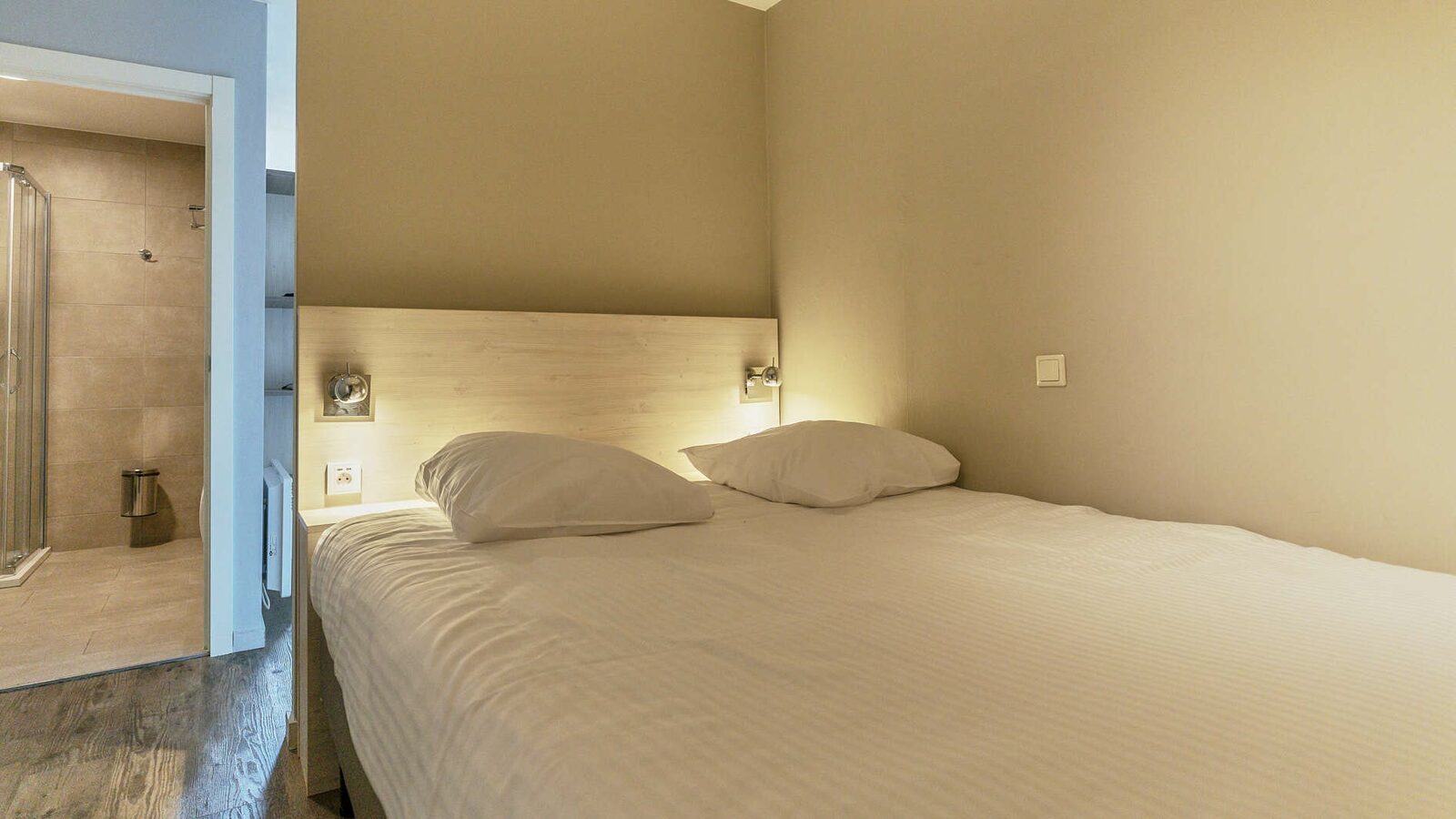 Essential Suite - 4p | Sleeping corner - Sofa bed | Balcony - City view