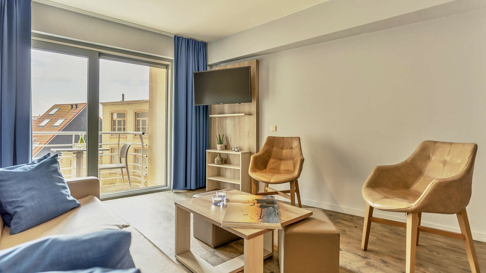 Comfort Suite - 4 P | Schlafzimmer - Schlafbereich | Balkon - Stadtblick