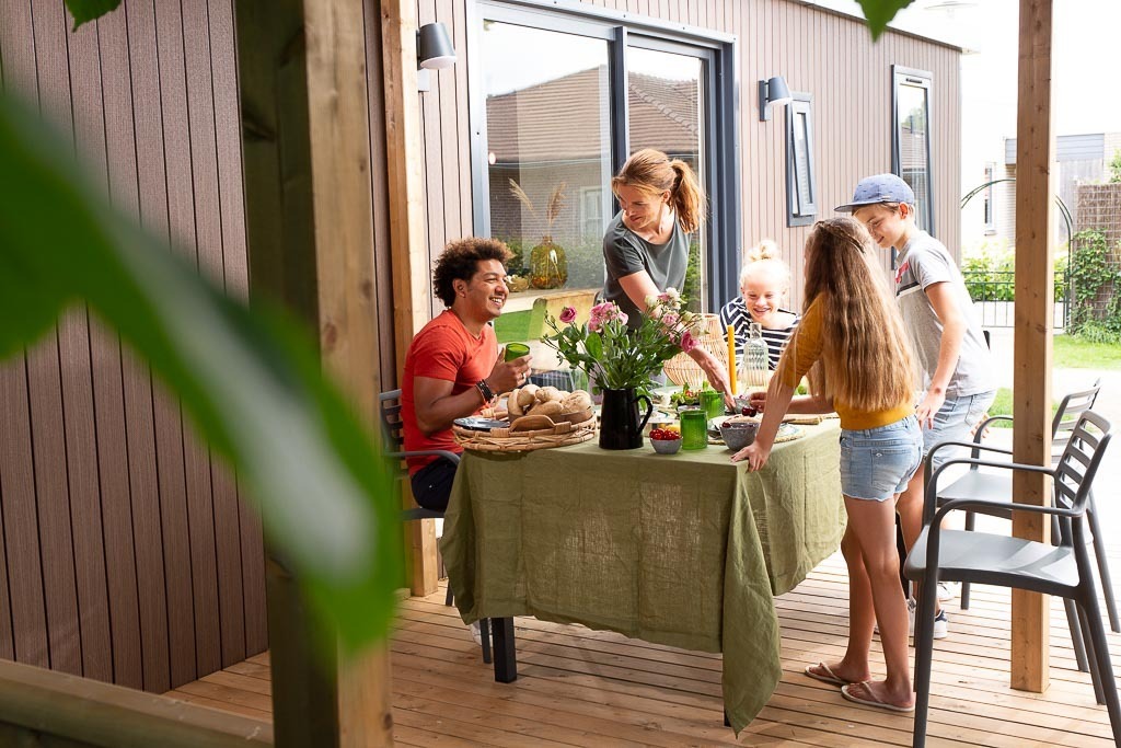 Genießen Sie einen Familienurlaub in den 6-Personen-Familienlodges auf der Veluwe. Perfekt für Familien, mit modernen Annehmlichkeiten und einer idealen Lage!