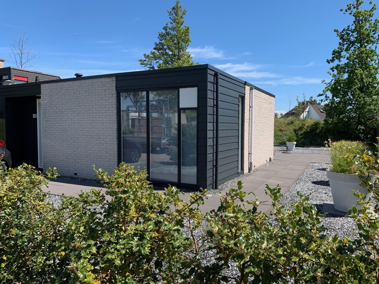 Vrijstaande en geheel gelijkvloerse vakantie bungalow met sauna.
