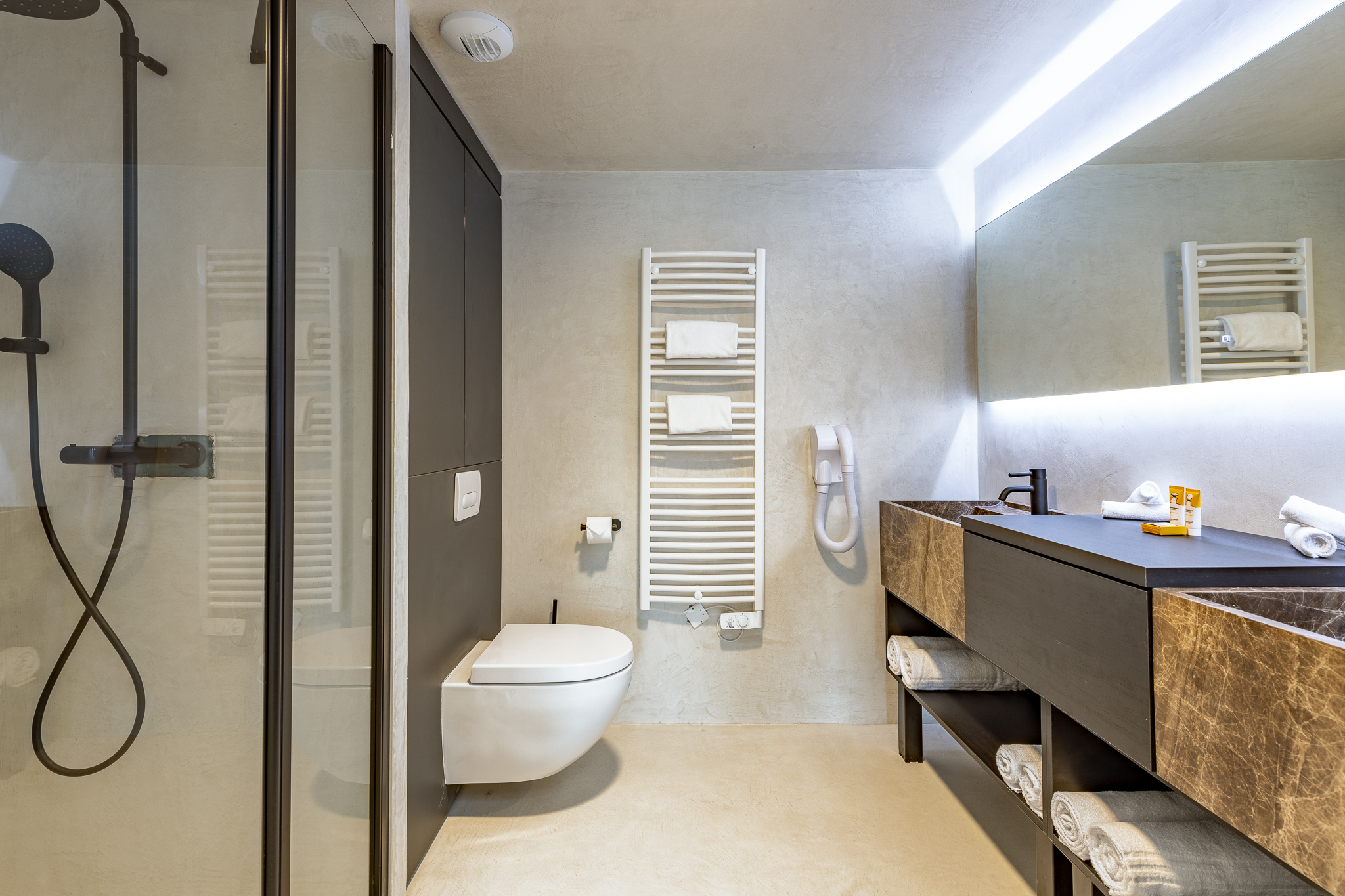 ultra-premium-duplex-penthouse-for-9-people-with-3-bedrooms-spacious-terrace