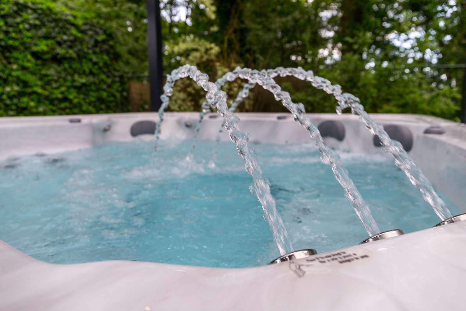 Nutzung des Jacuzzi, Wald-Lodge Eco