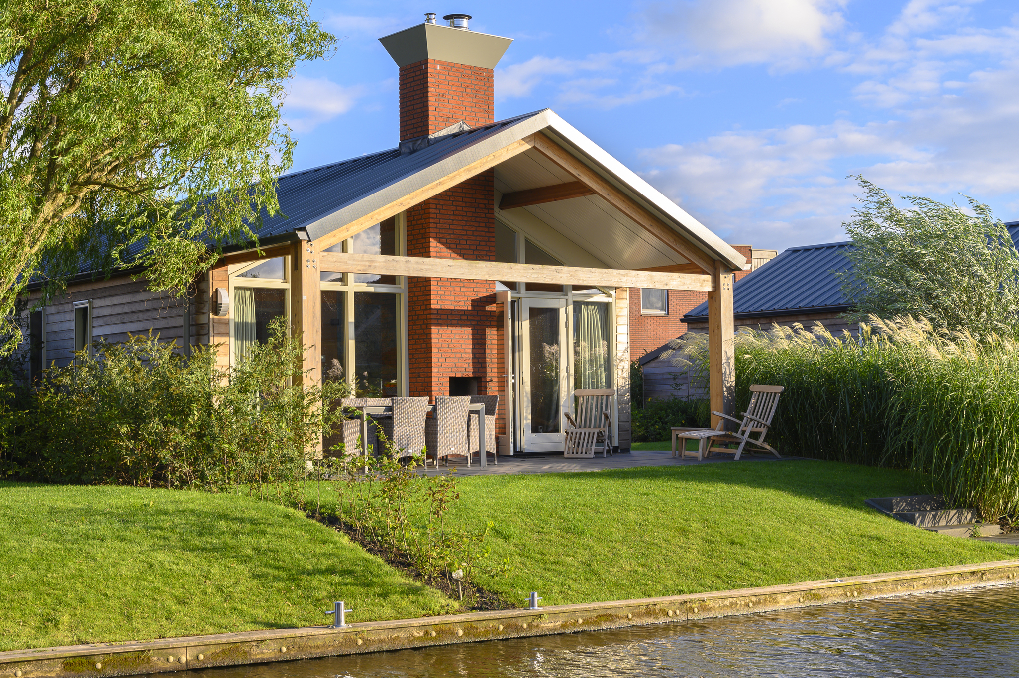 Verblijf in onze energie neutrale Eneva 6 bungalow met eigen aanlegsteiger.