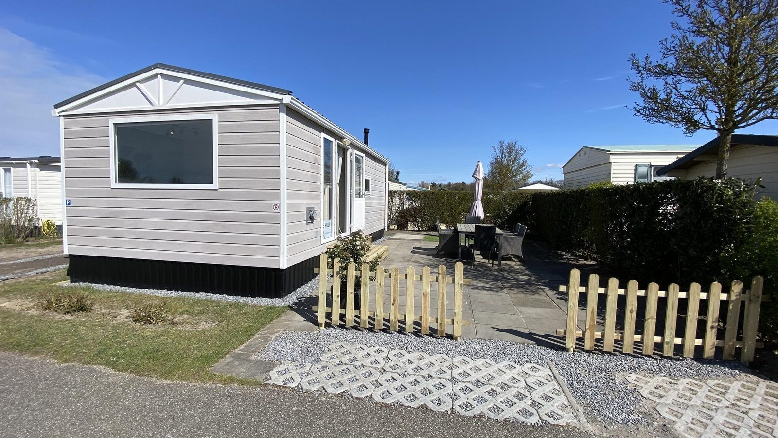 VZ466 Mobile home Duif 258 in Renesse