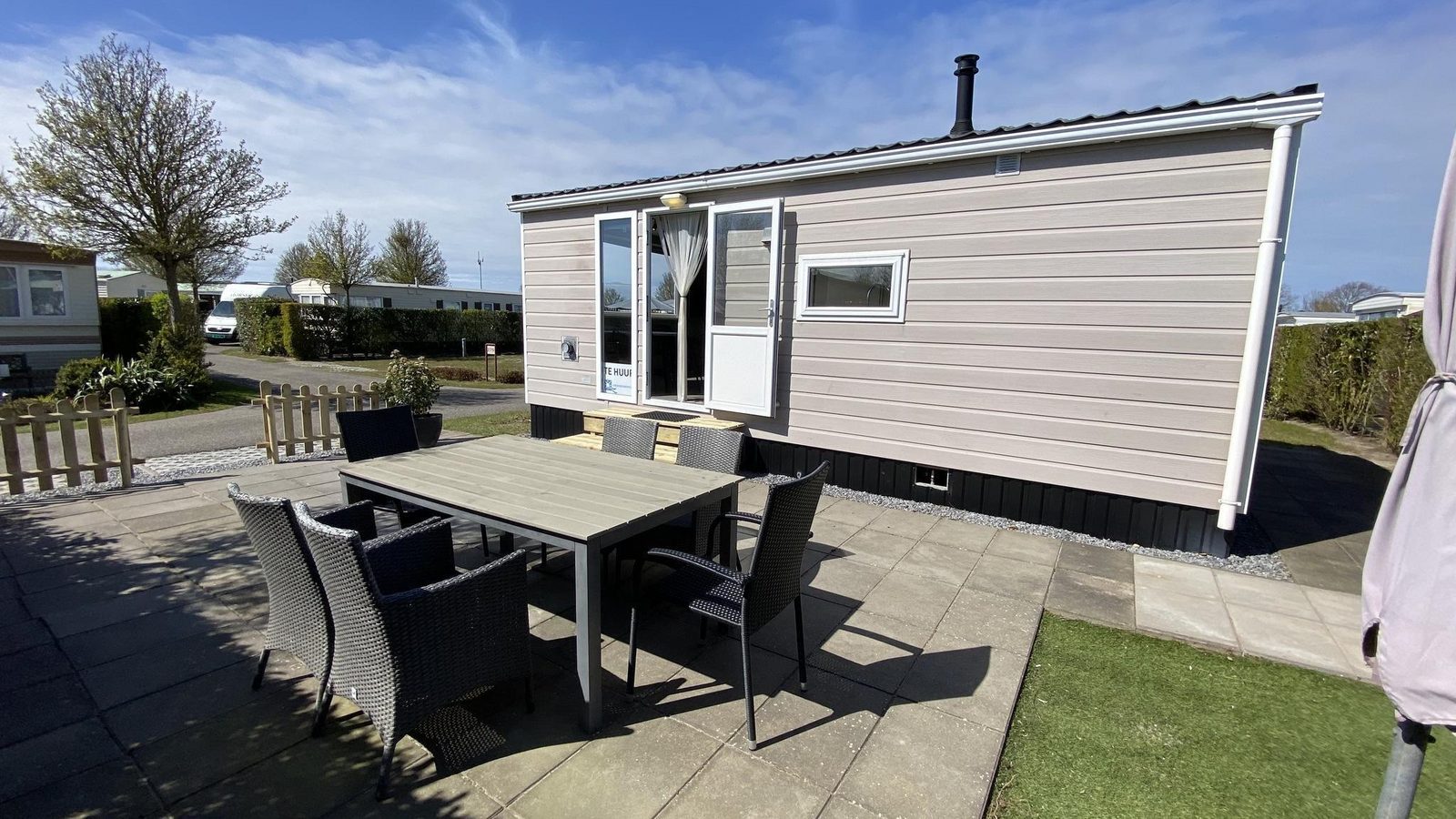 VZ466 Mobile home Duif 258 in Renesse
