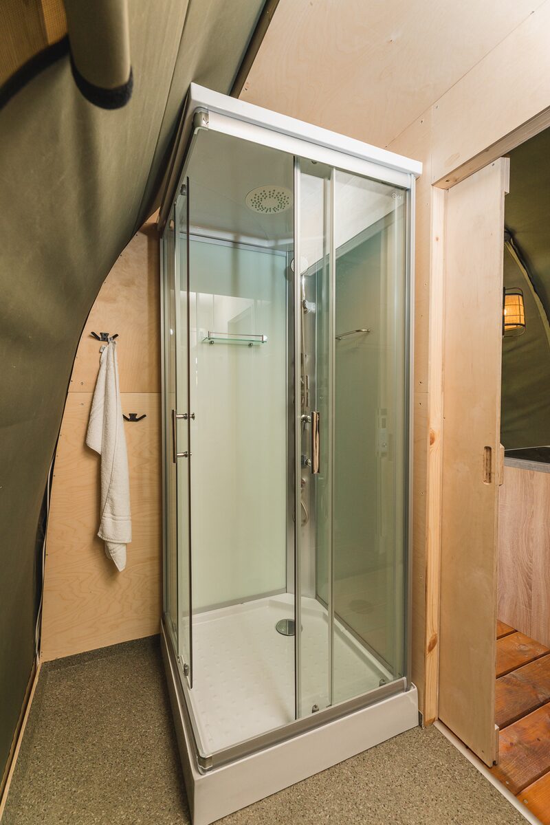 Luxus Lodgetent XL stellt private Sanitäranlagen | 4 Pers. 