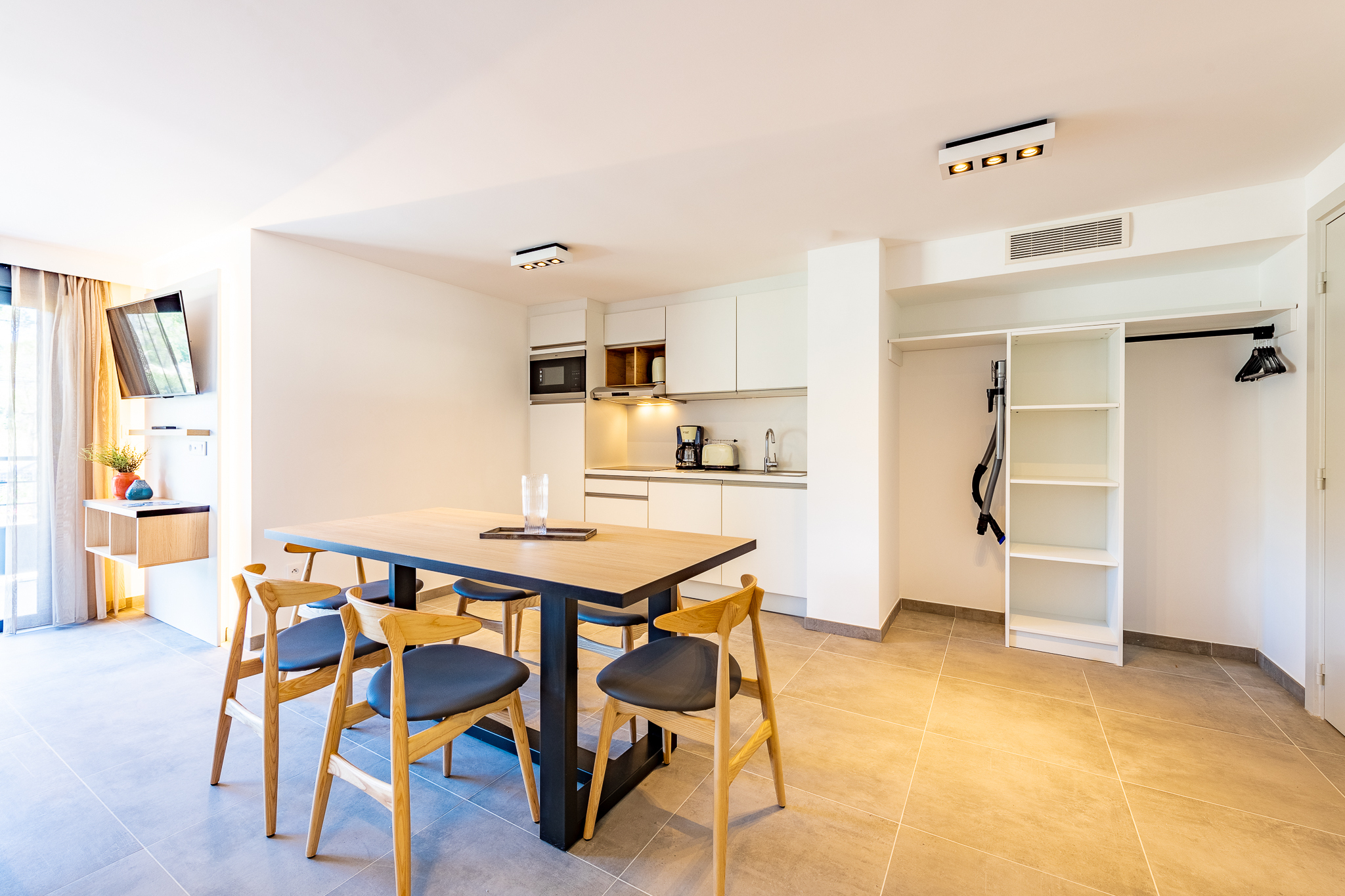 new-premium-suite-for-6-people-with-3-bedrooms