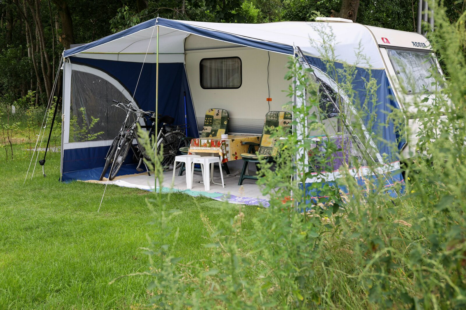 Campingplatz mit eigenem Sanitärgebäude