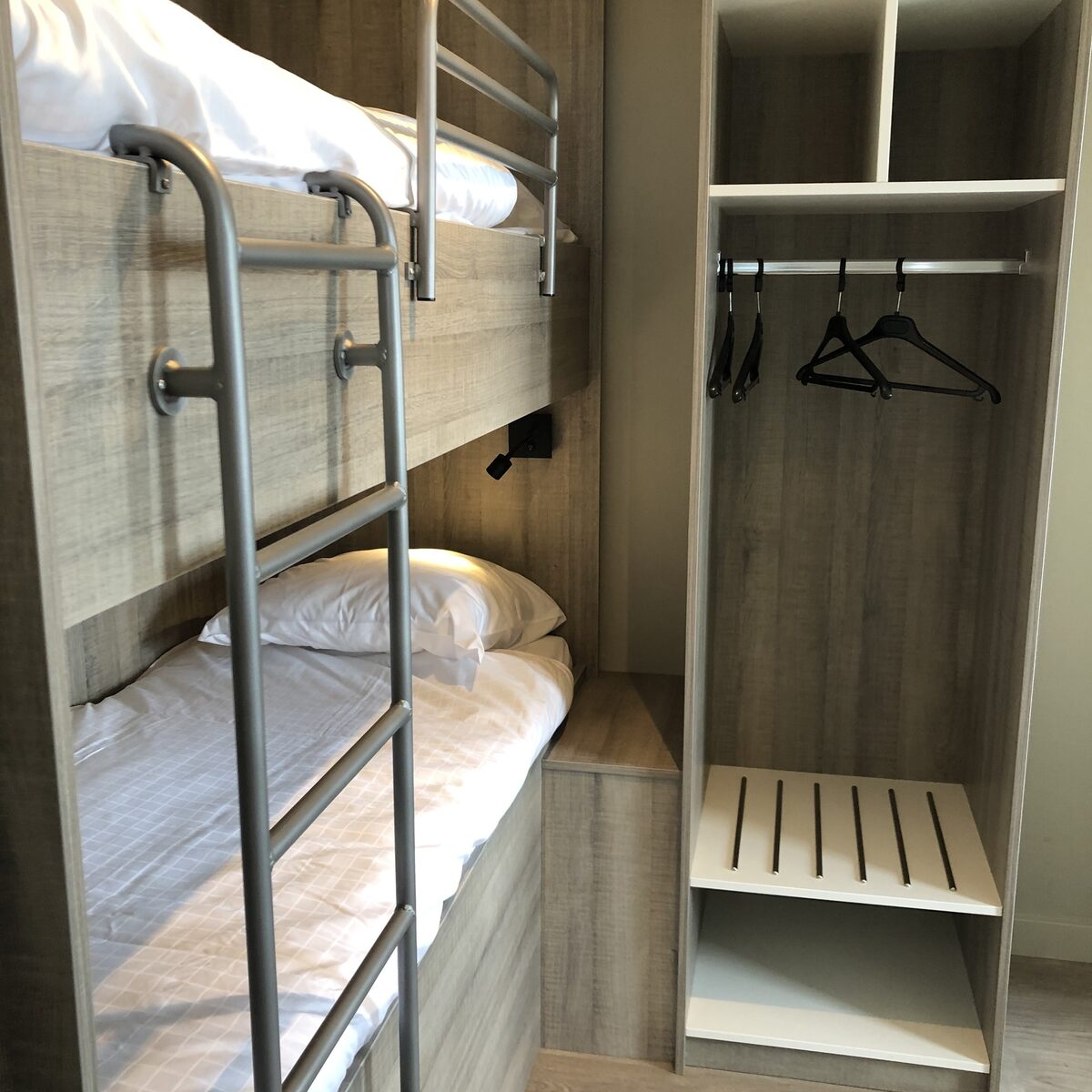 Comfort Suite - 6 P | Schlafzimmer - Schlafbereich - Schlafsofa | Balkon - Meerblick