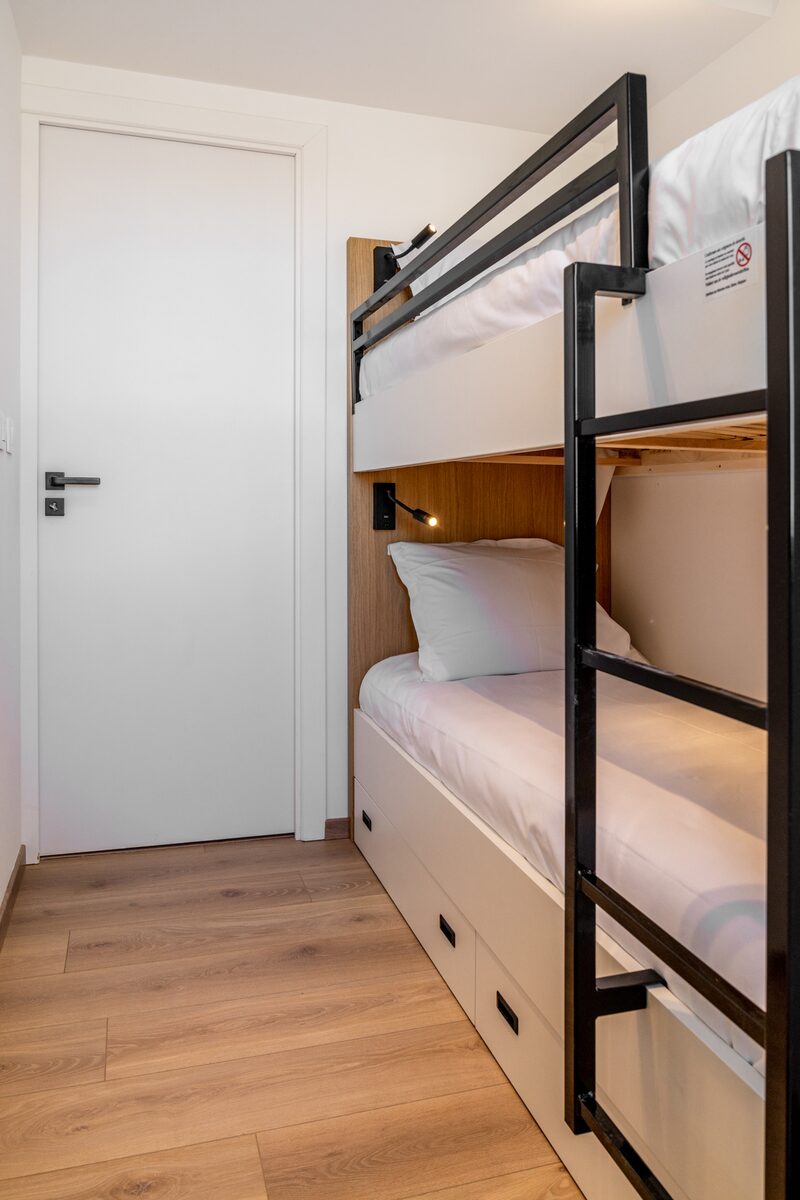 [Premium] flat met 2 slaapkamers, 2 tweepersoonsbedden & stapelbed