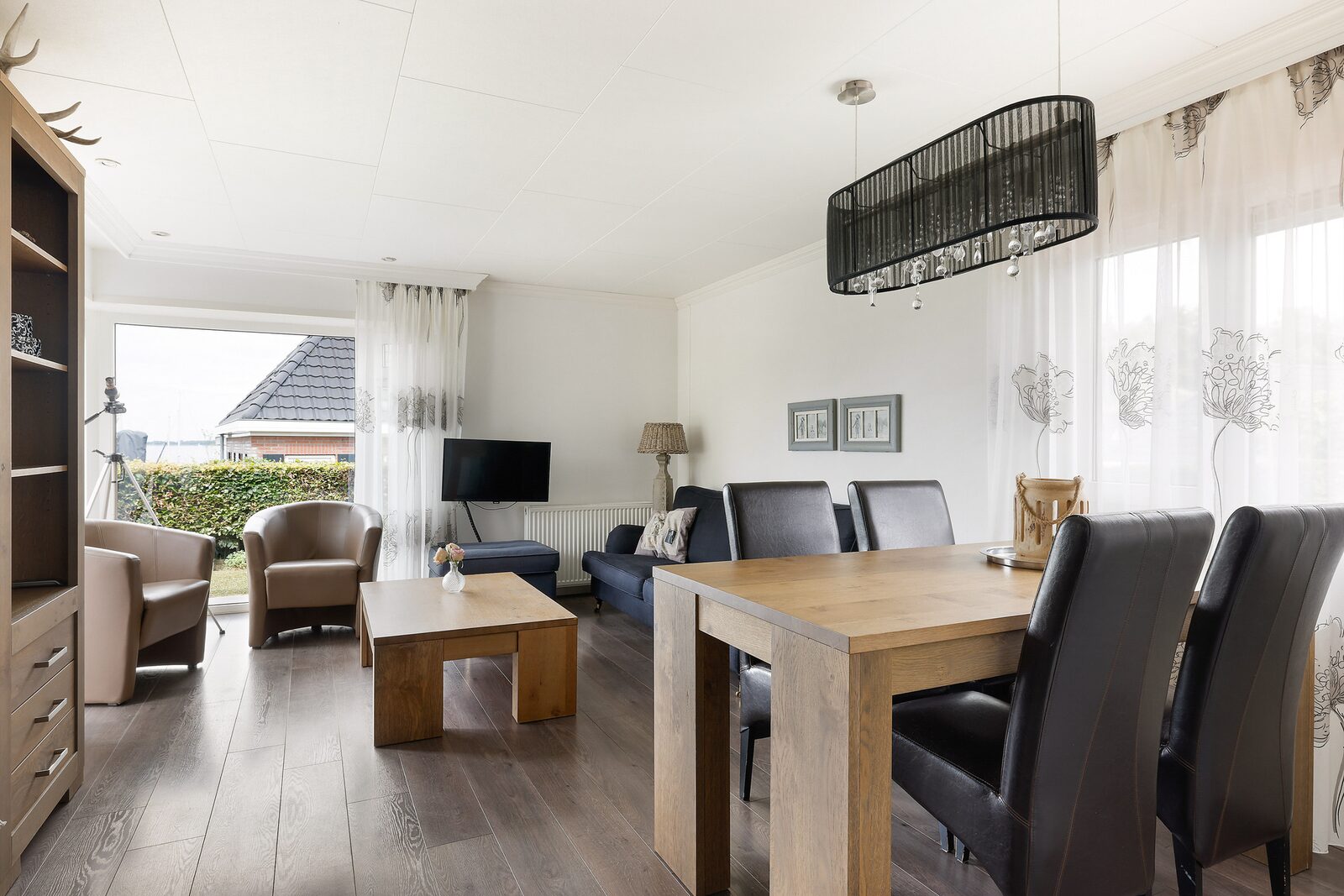 Accommodation for six persons with outdoor sauna & view of the Veluwemeer, three bedrooms