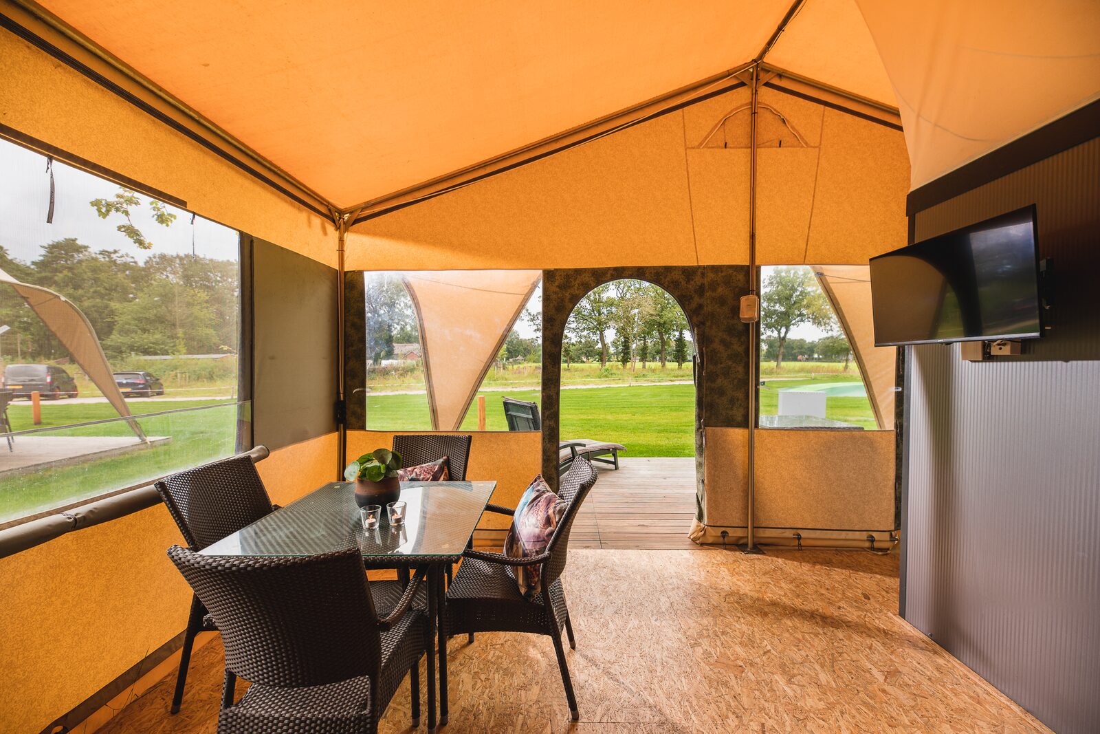 Safari tent with private sanitary facilities | 6 people