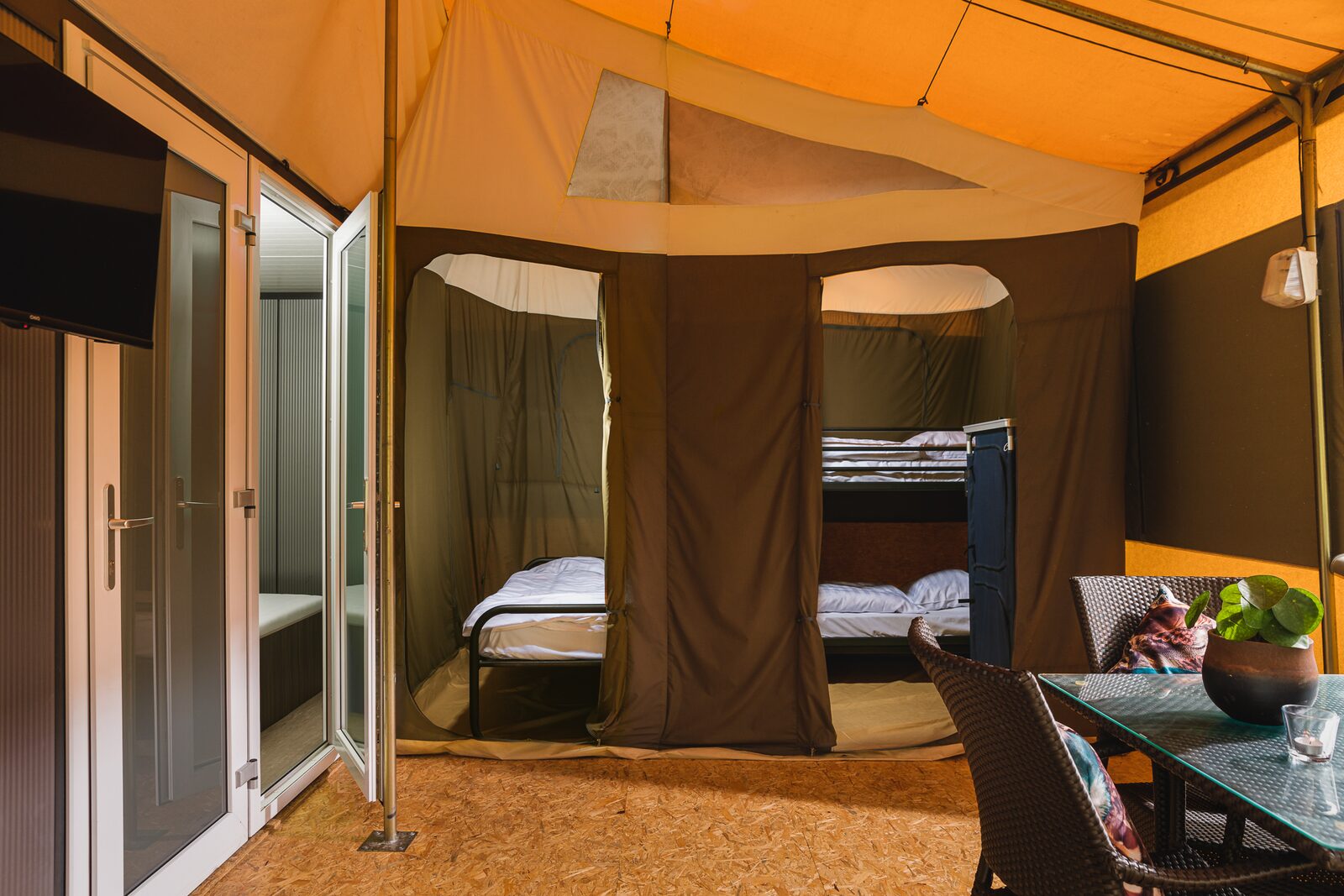 Safari Tent with Private Sanitary Facilities | 6 pers.