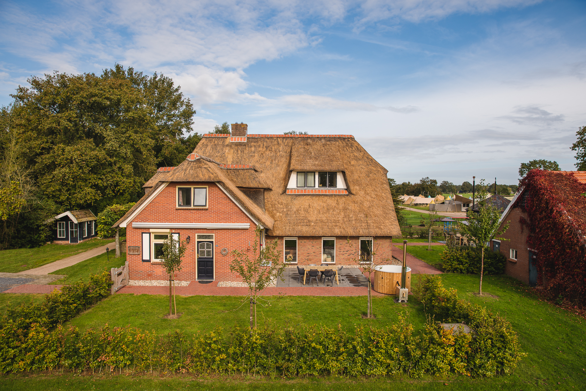 luxury-group-accommodation-for-14-people