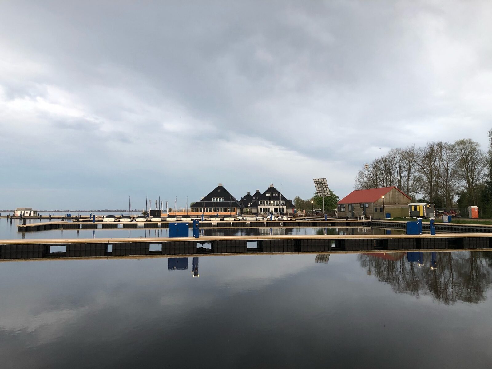 Houseboat 'Iere Fügel' met tuin - Paviljoenwei 2 | Offingawier