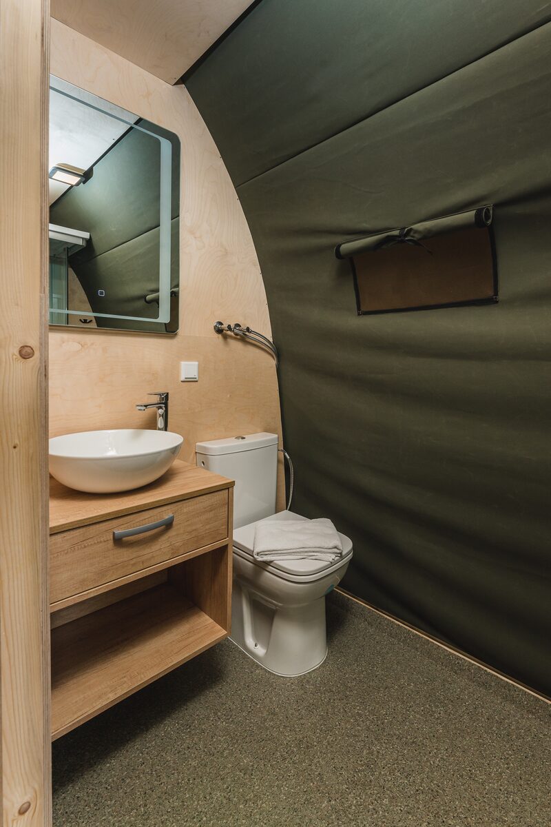 Twentse tentsuite XL with private sanitair | 6 pers.