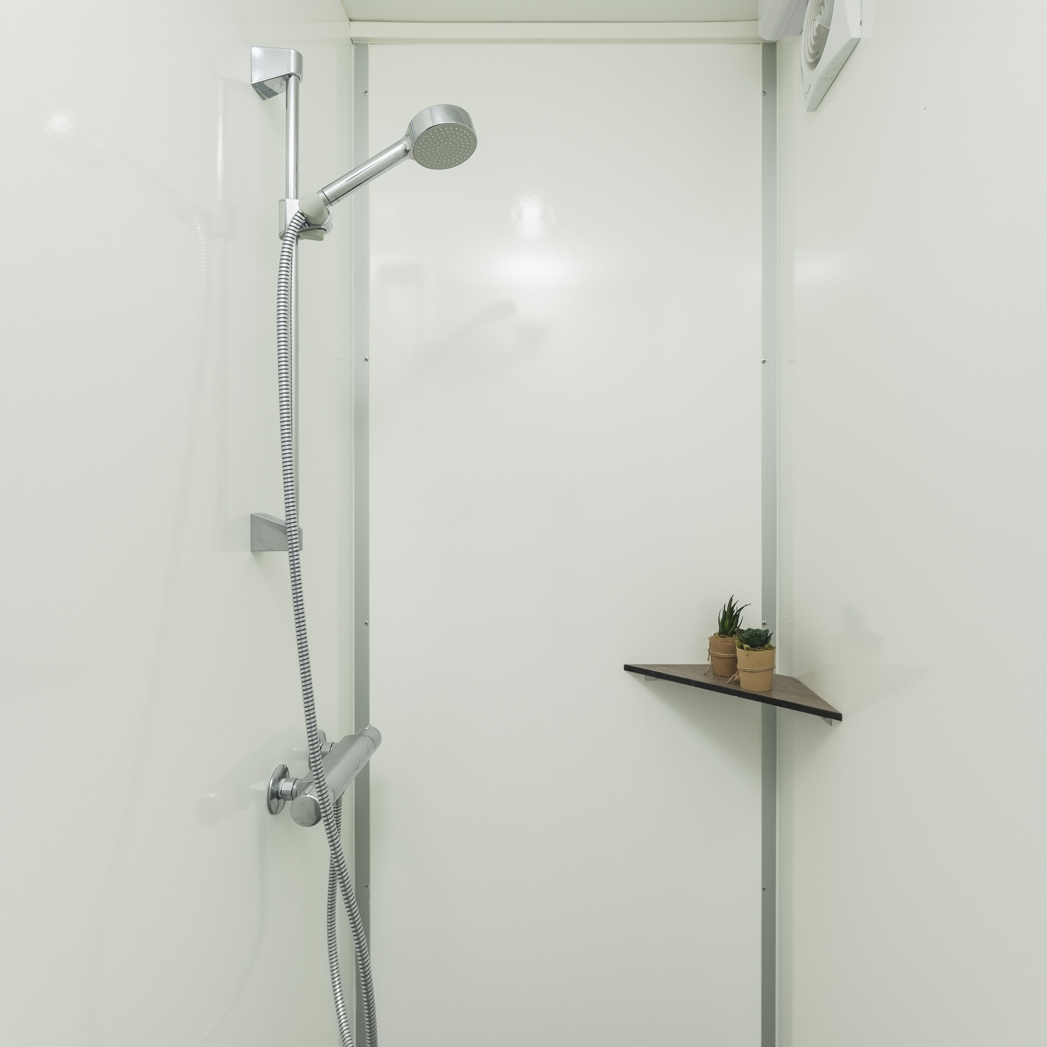 Happy in the meadow tent with private sanitary facilities | 2 pers. - Zuna