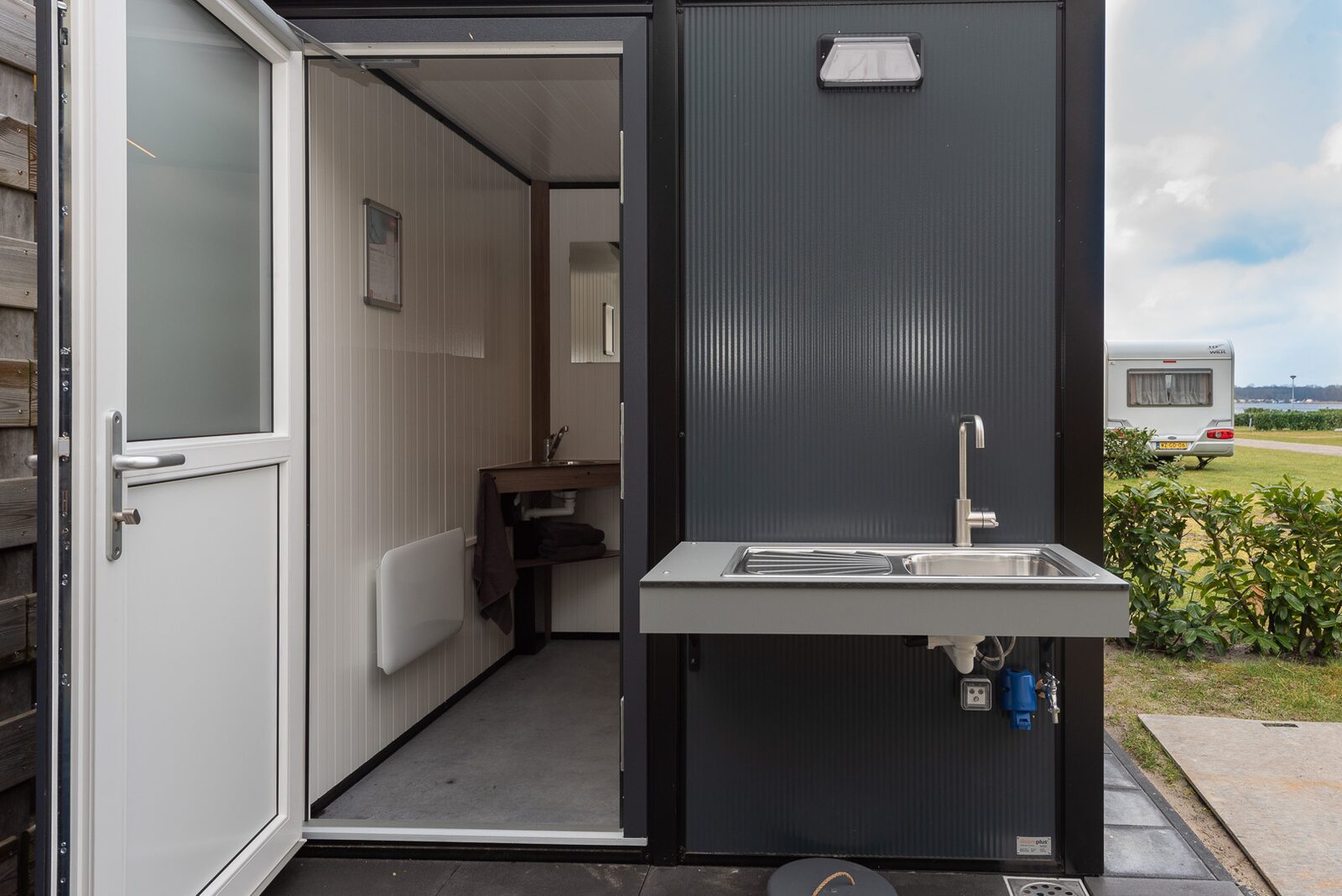 Comfort pitch with private sanitary facilities
