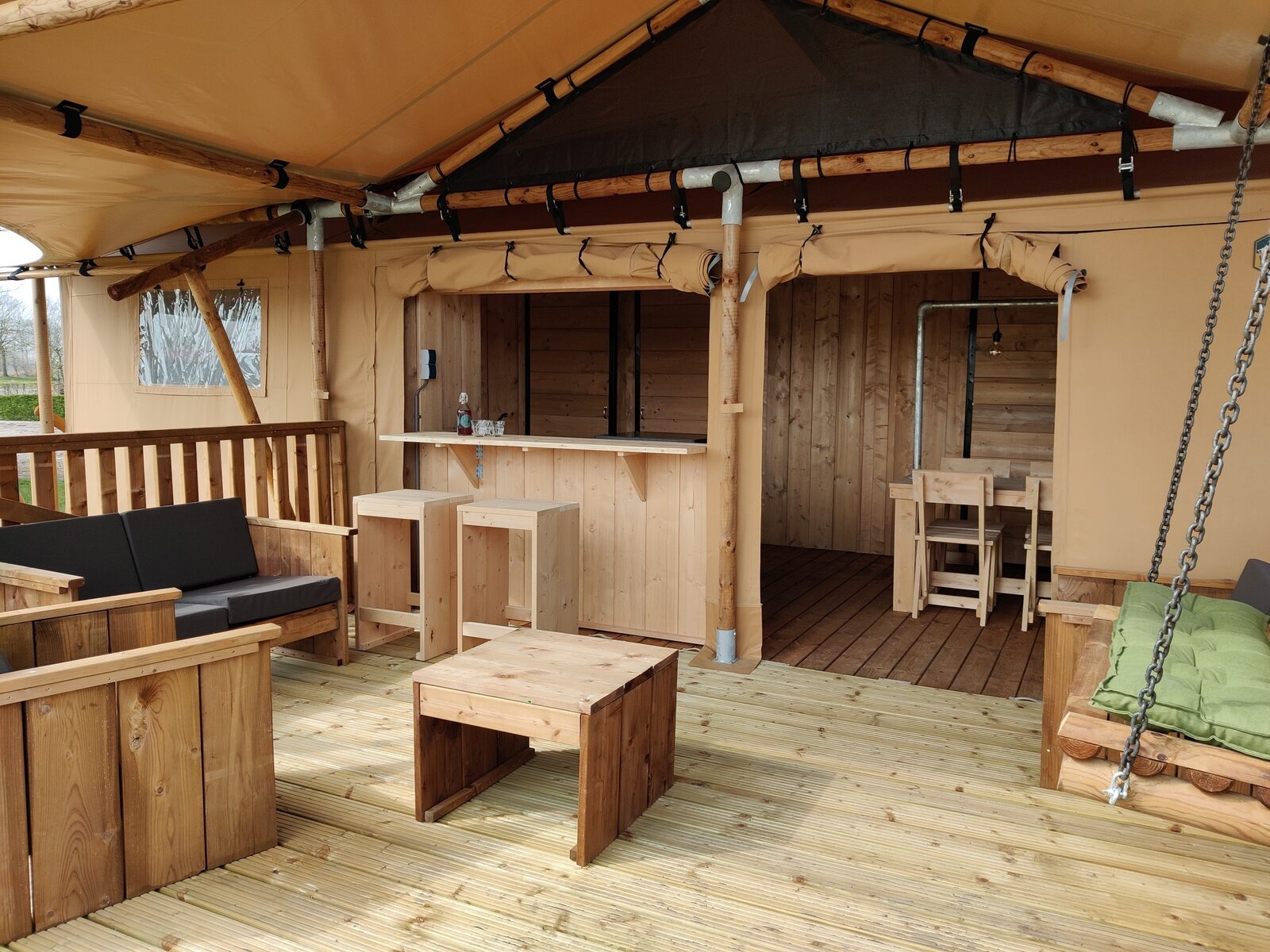 5-person glamping tent with airconditioning