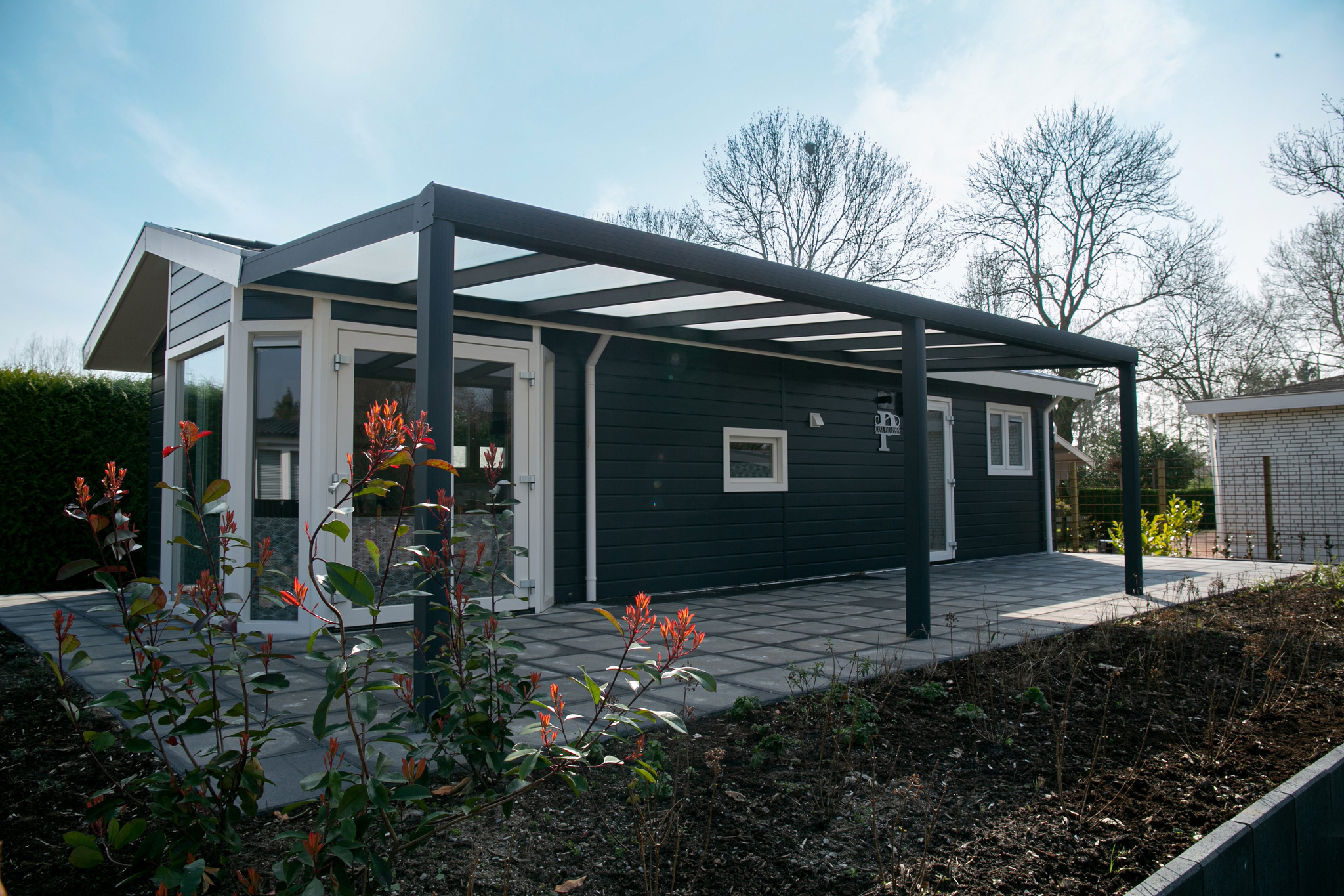 Freistehendes Chalet für 4 Personen, komplett ausgestattet.