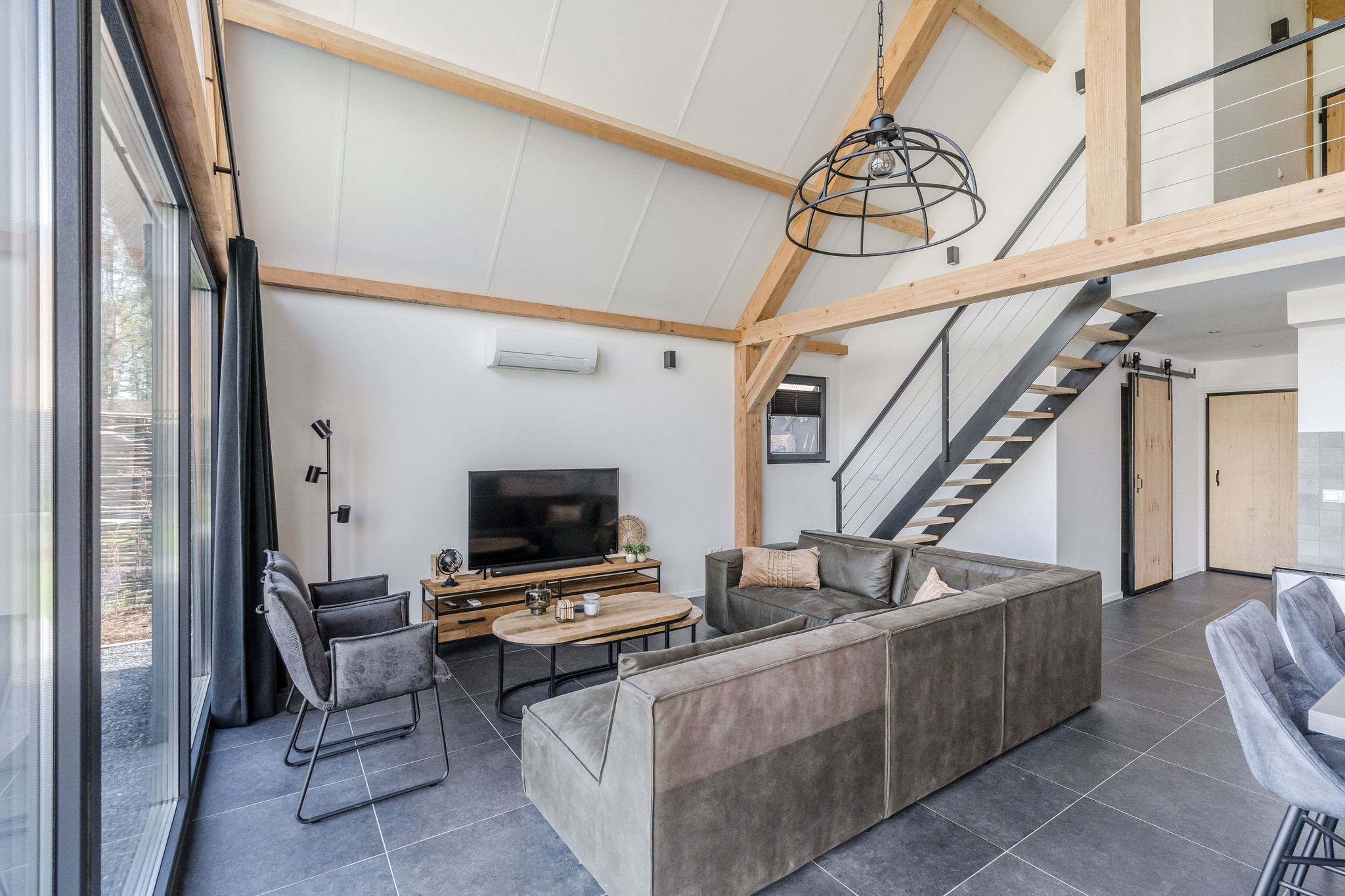Farm Lodge 670