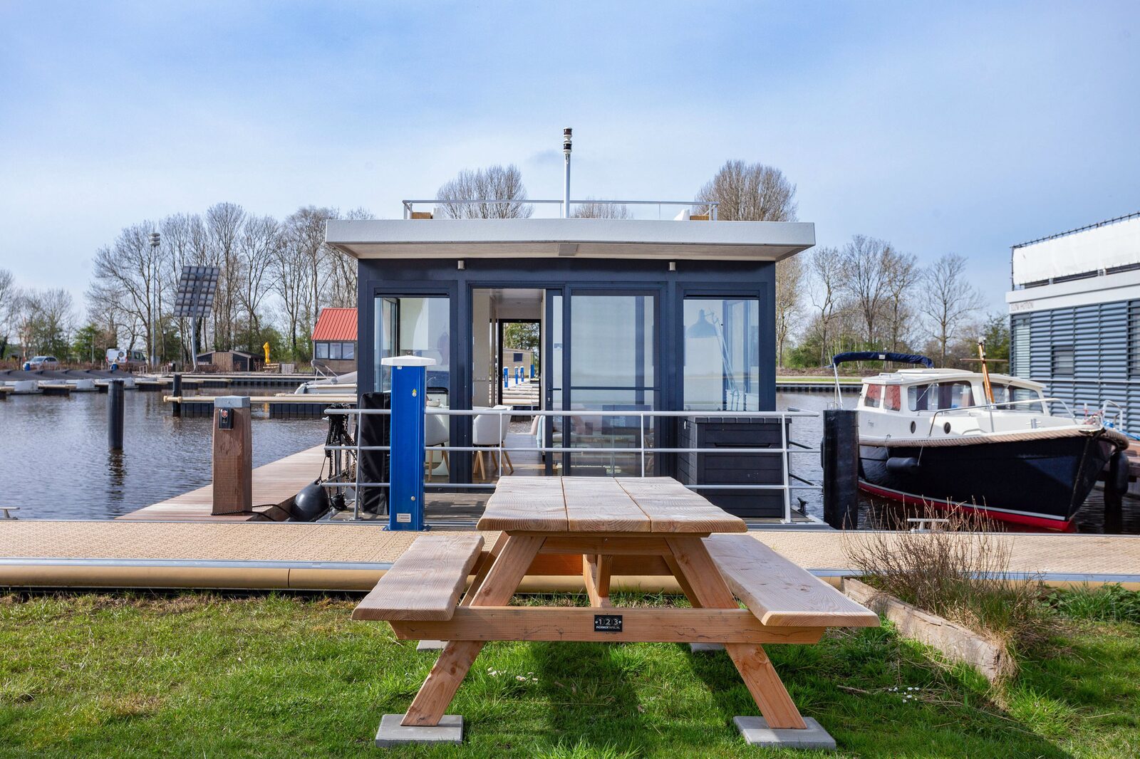 Houseboat Aqua Dolce met tuin - Paviljoenwei 4 | Sneek (Offingawier)