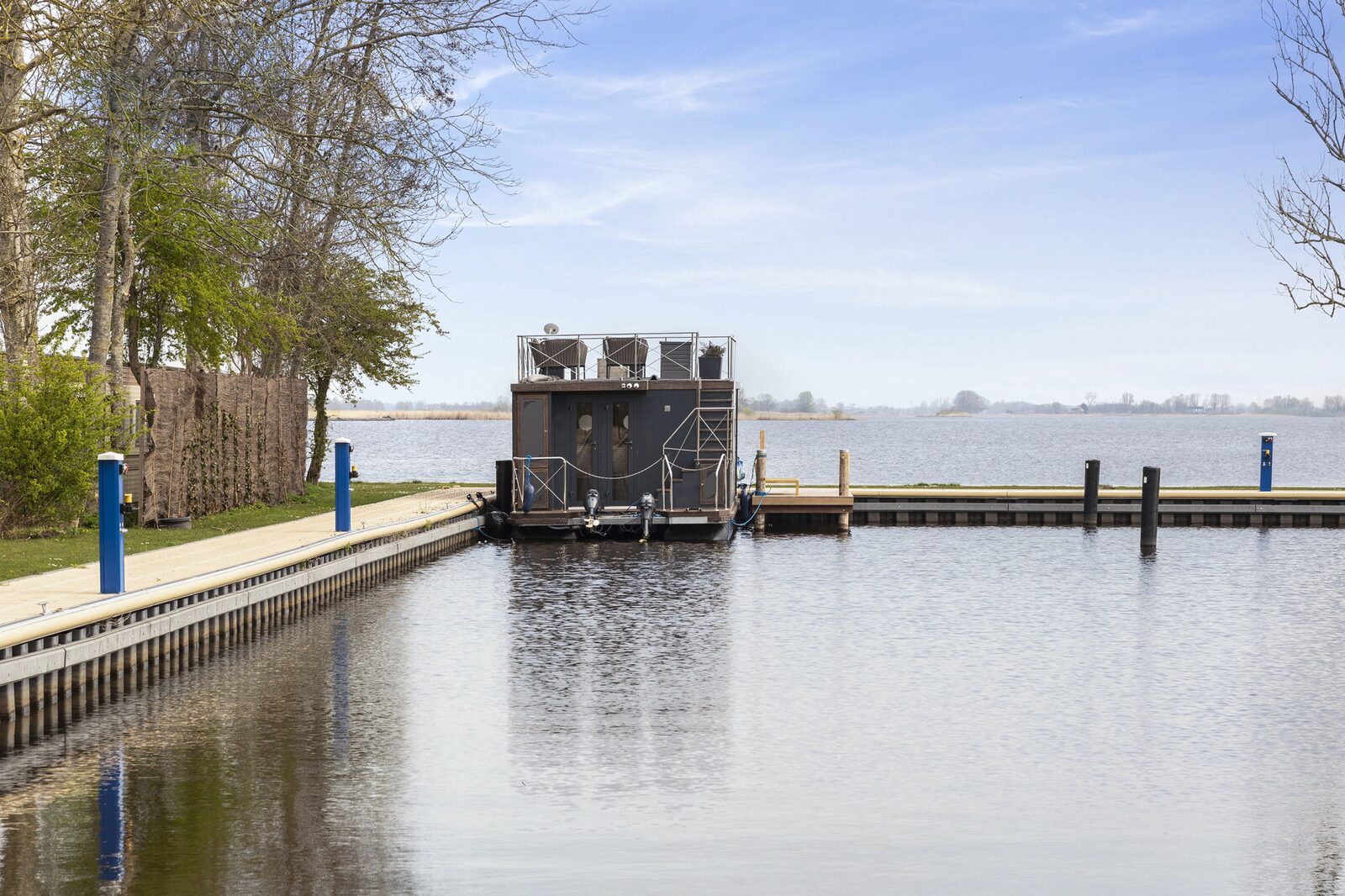 Houseboat 'Iere Fügel' met tuin en 2 SUP's - Paviljoenwei 4 | Offingawier