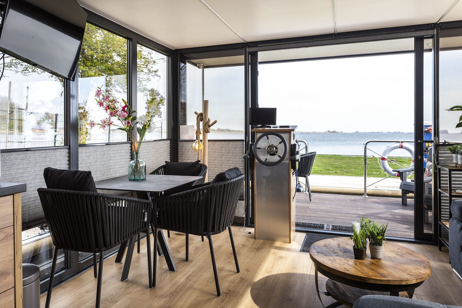 Houseboat 'Iere Fügel' met tuin en 2 SUP's - Paviljoenwei 4 | Offingawier