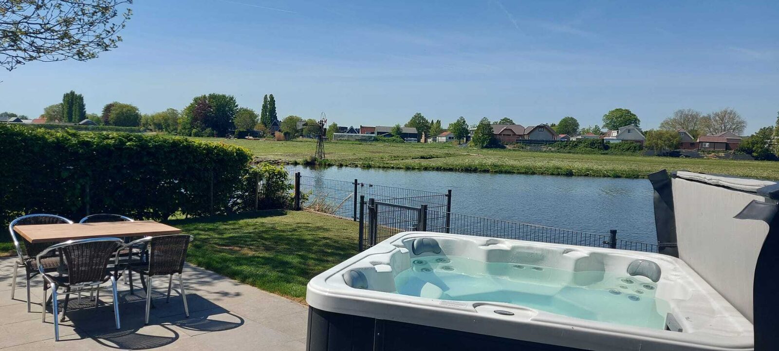 Restyled 6 pers met Jacuzzi
