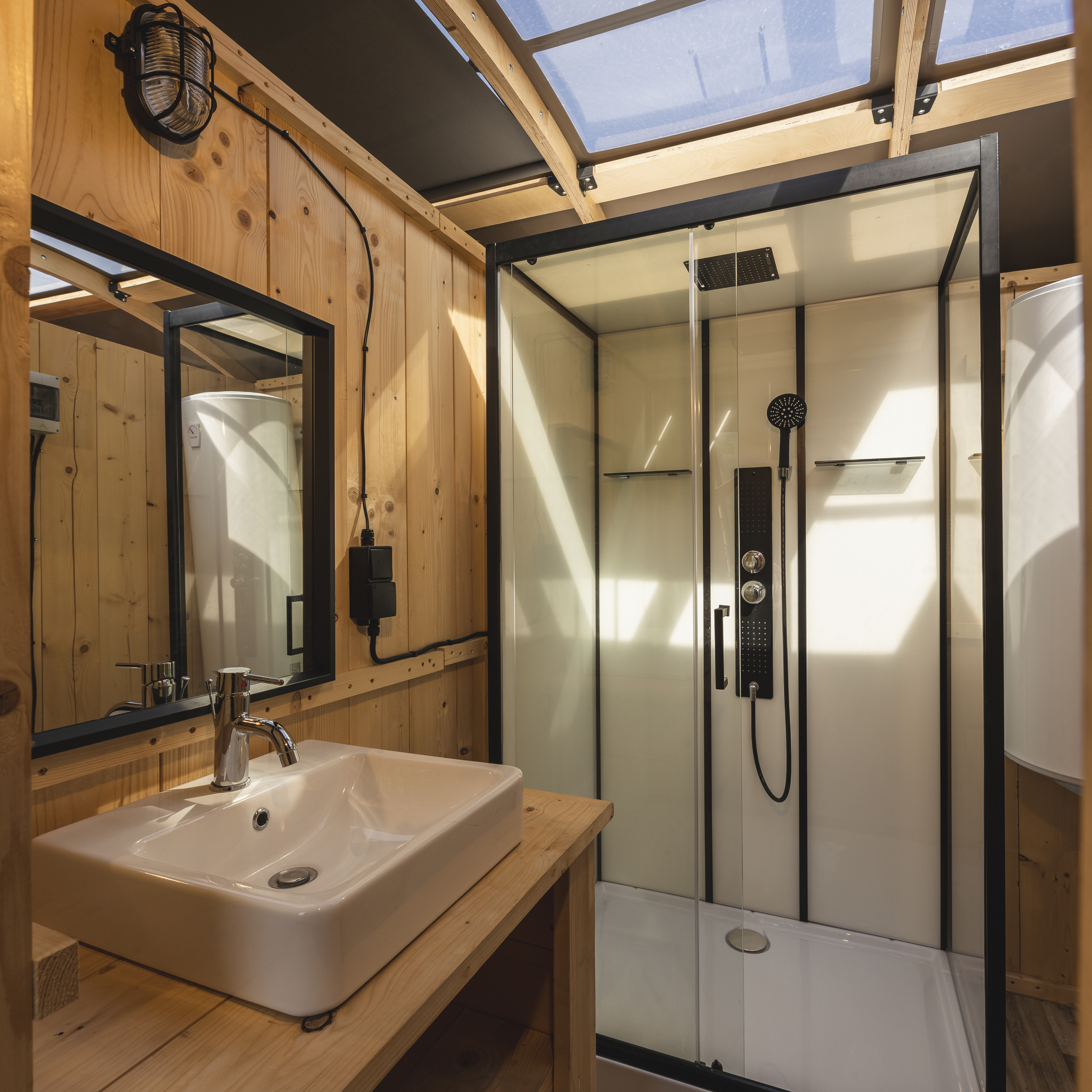 Riverdome with private bathroom and hot - Zuna