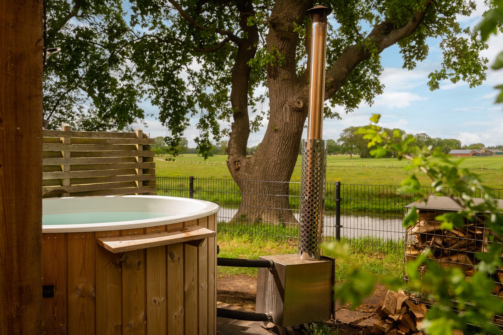 Regge Cottage with hot tub