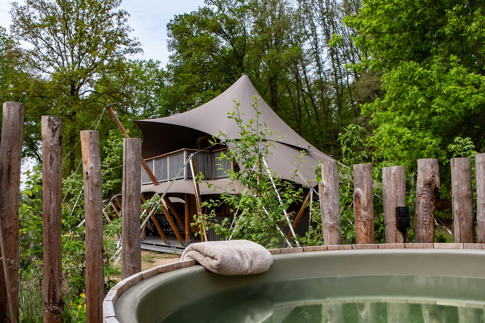 Luxury King's Lodge with Hottub | 4-8 Pers.