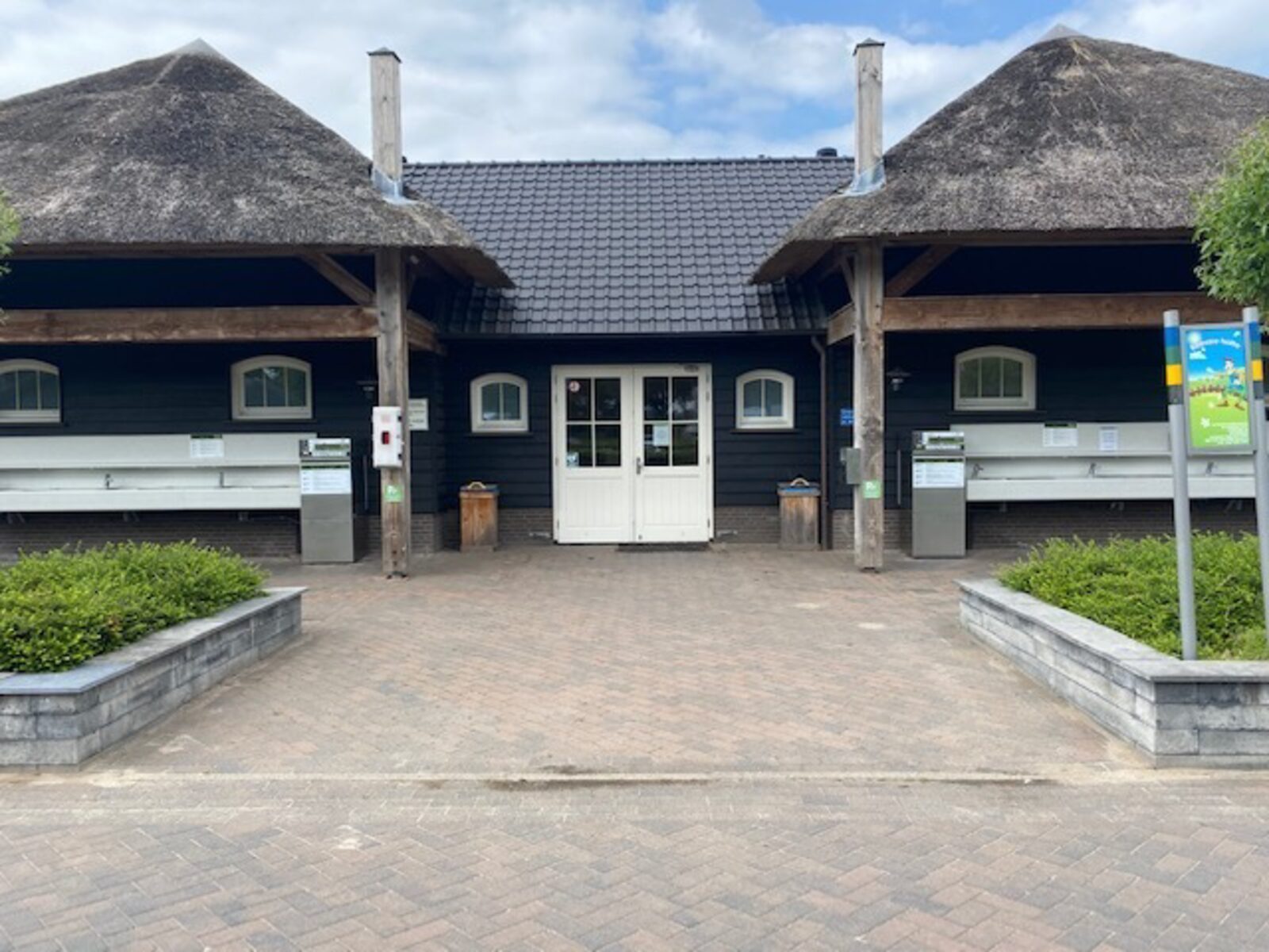 Campingplatz mit eigenem Sanitärgebäude