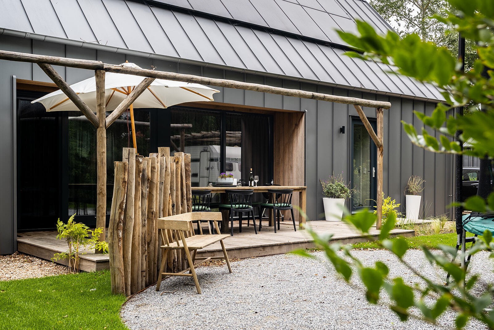 Diese stilvolle und luxuriöse Ferienwohnung in der Nähe des Meeres ist ideal für Familien und für jede Jahreszeit. Mit einem großen Garten und einer modernen Küche genießen Sie hier Ruhe, Komfo..