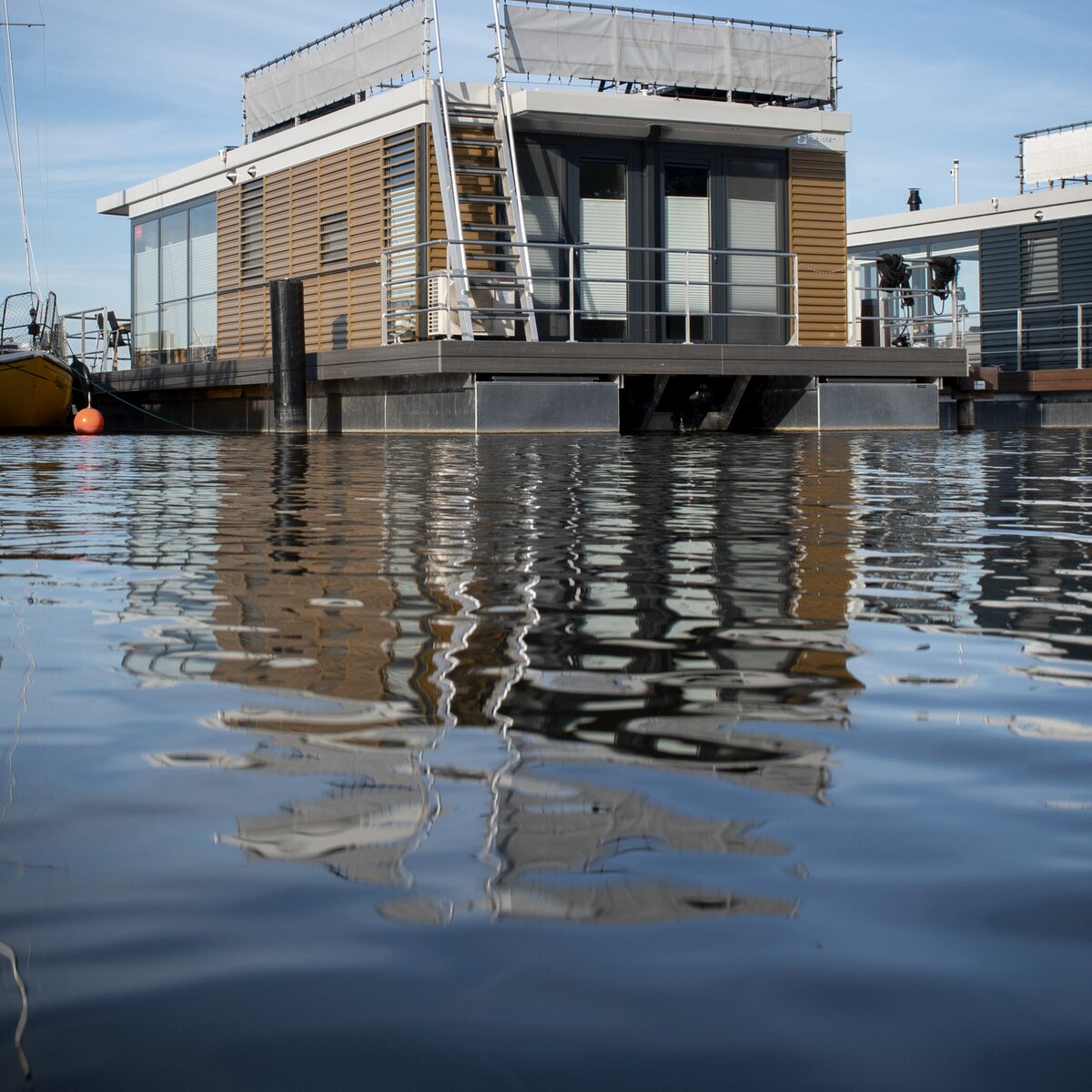 Houseboat met dakterras en eigen aanlegsteiger - Paviljoenwei 4 | Offingawier