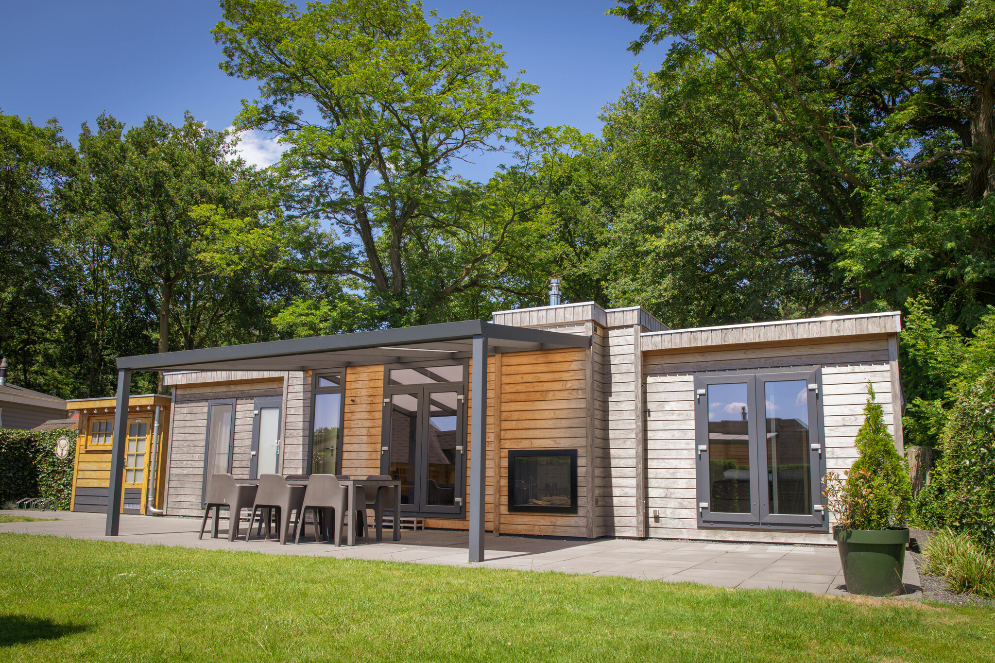 Luxuriöse Veluwe Villa für 6 Personen mit drei Schlafzimmern, moderner Küche, gemütlichem Gasofen und wunderschönem Ausblick. Ideal für Familien und Freunde.Luxuriöse Veluwe-Villa für 6 Person..